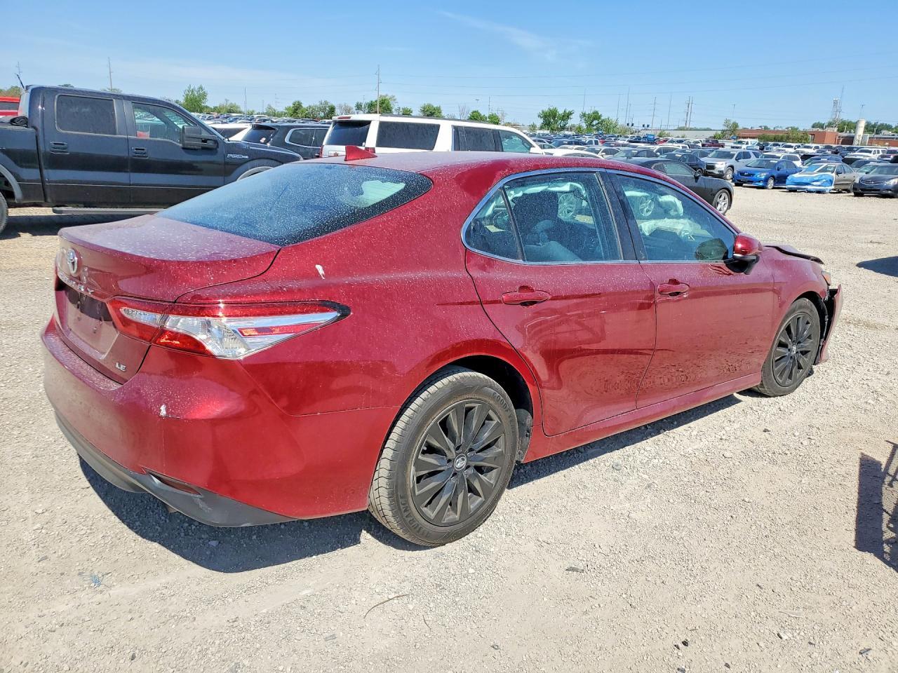 2019 Toyota Camry Le - Фото 3