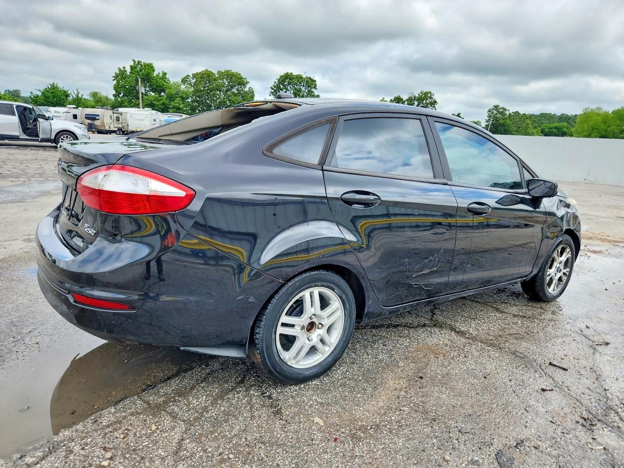 2015 Ford Fiesta Se - Фото 3