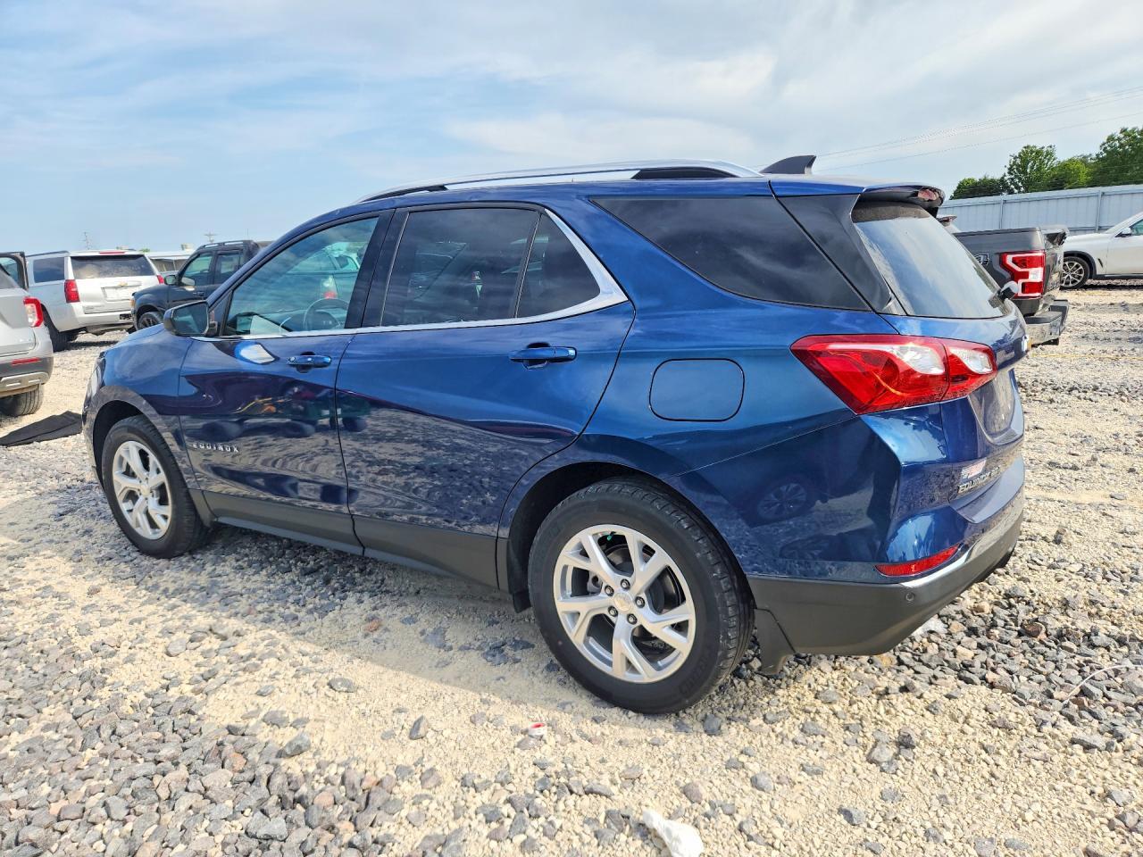 2020 Chevrolet Equinox Lt - Image 2