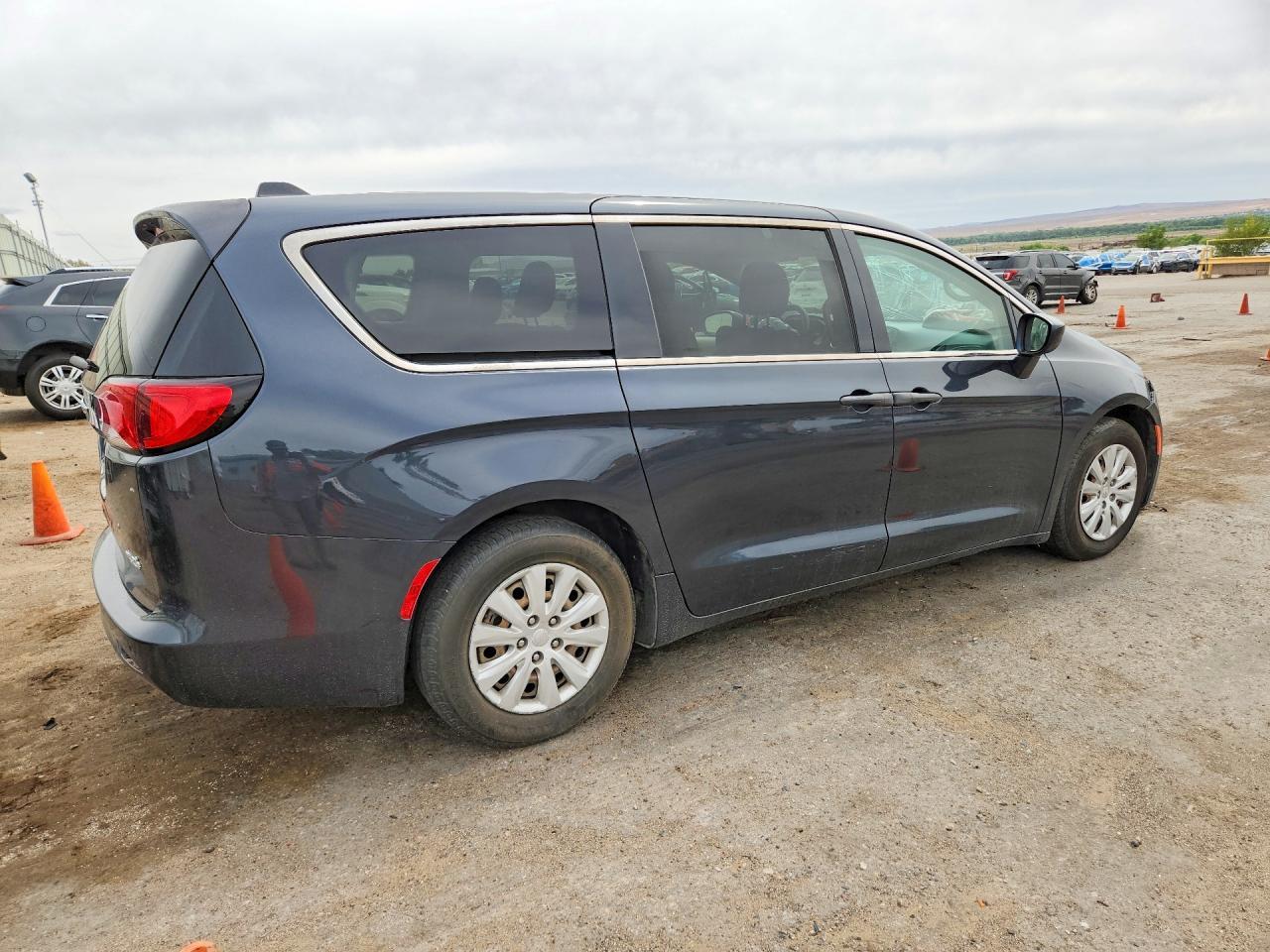2019 Chrysler Pacifica L - Фото 3