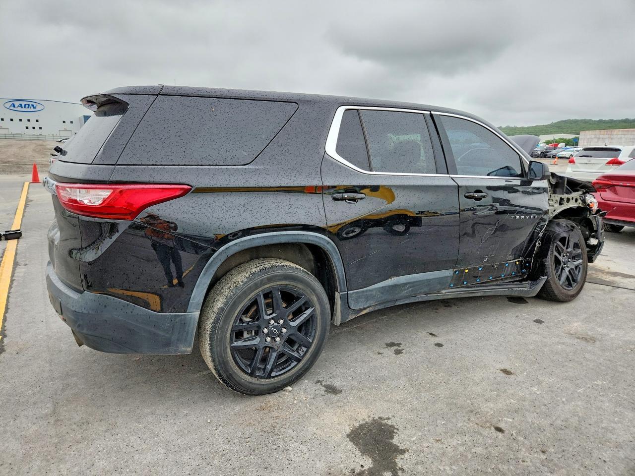2021 Chevrolet Traverse Ls - Image 3