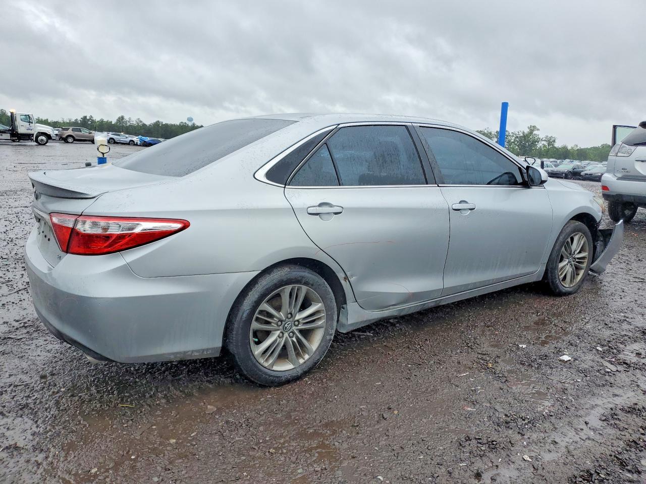2017 Toyota Camry Se - Image 3