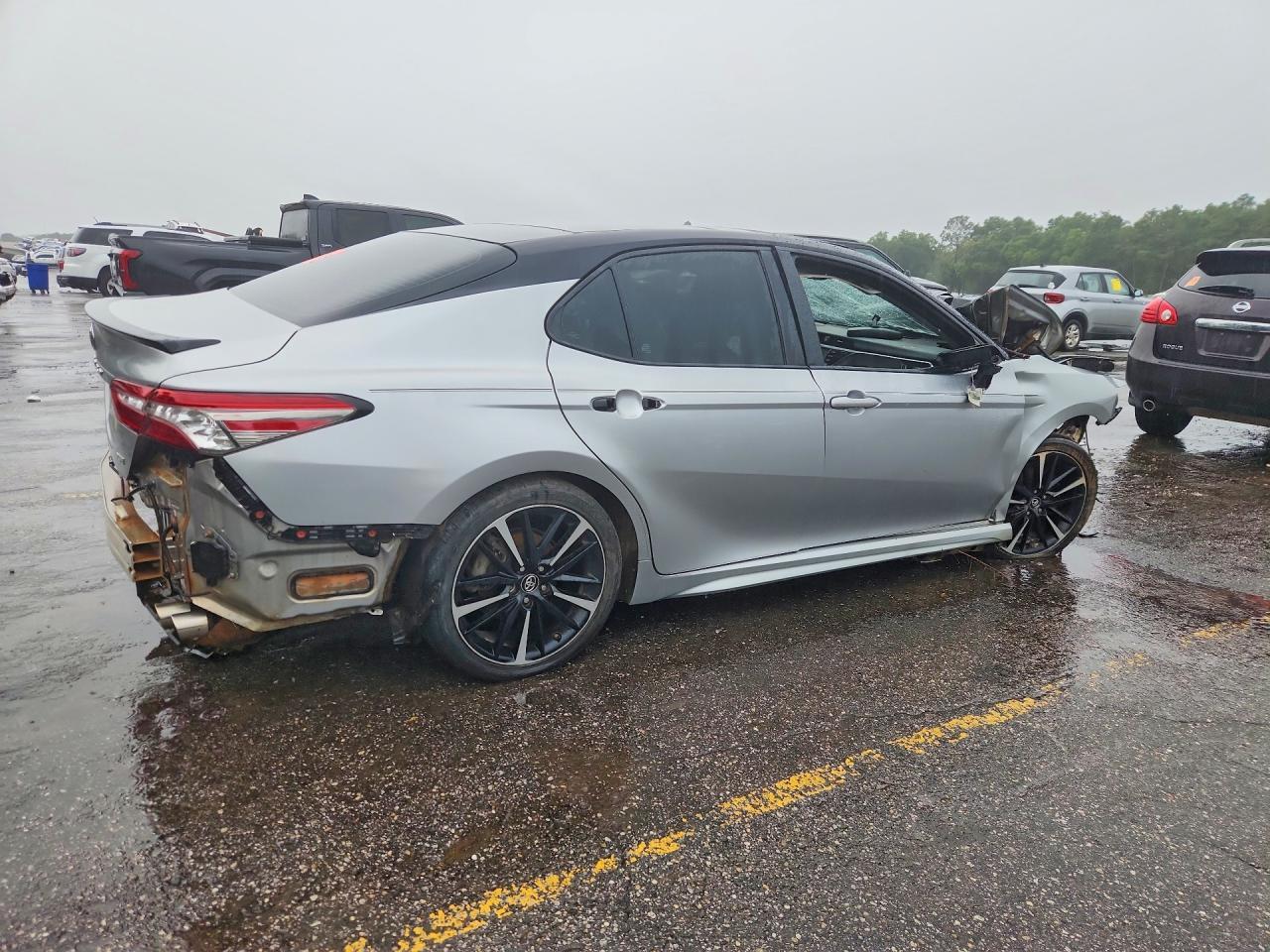 2018 Toyota Camry Xse - Фото 3