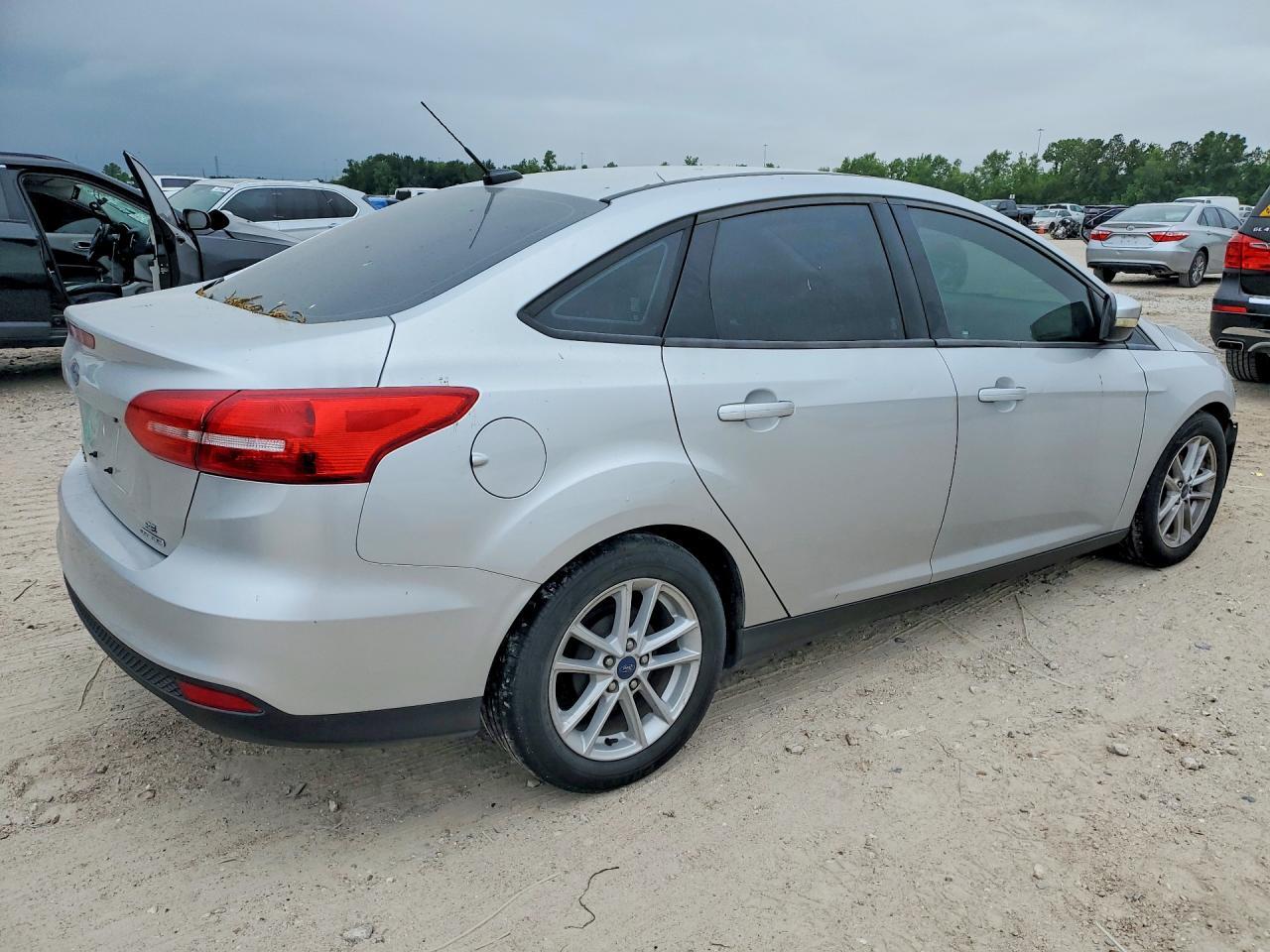 2016 Ford Focus Se - Image 3