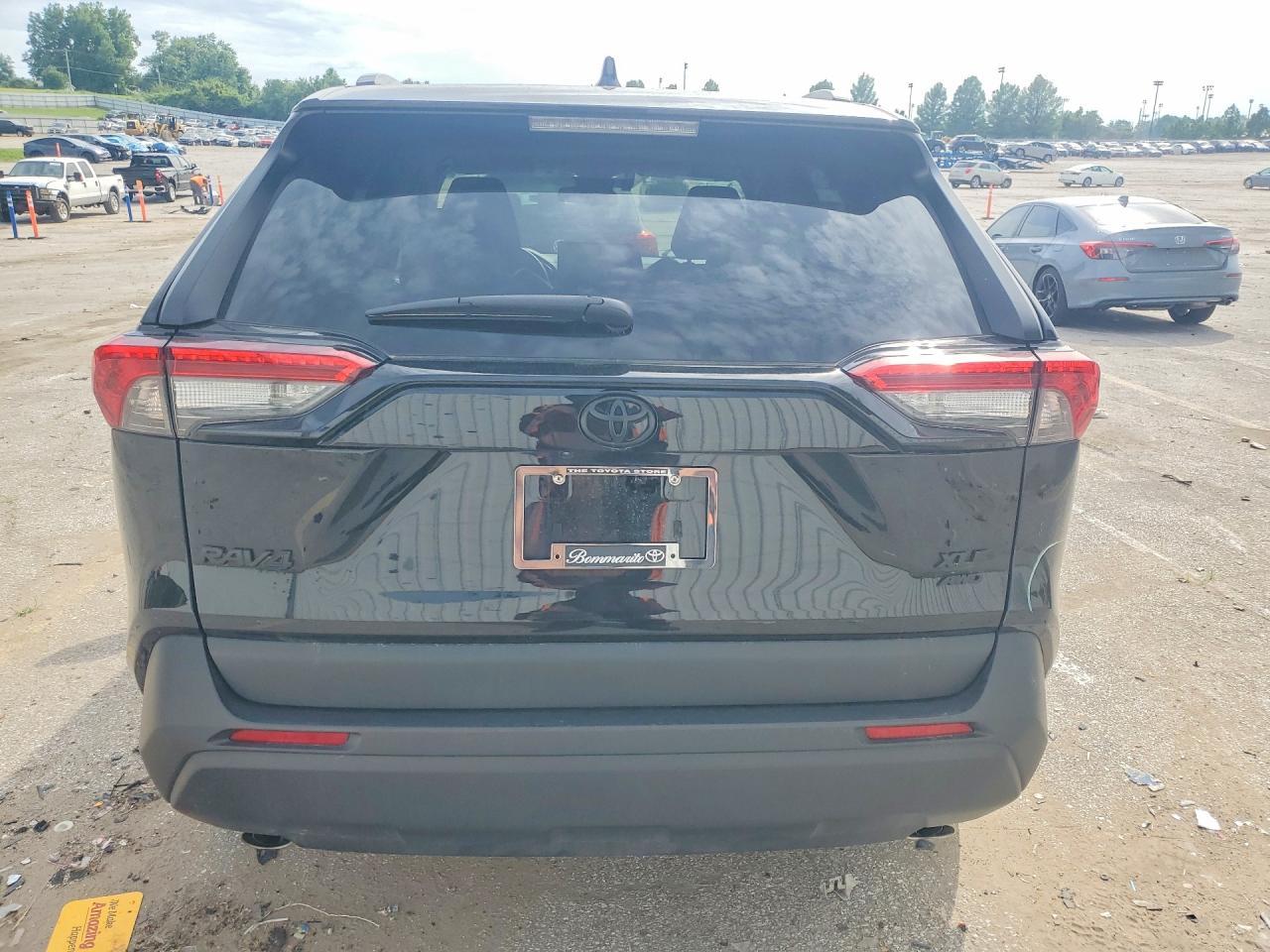 2025 Toyota Rav4 Xle Premium - Image 6