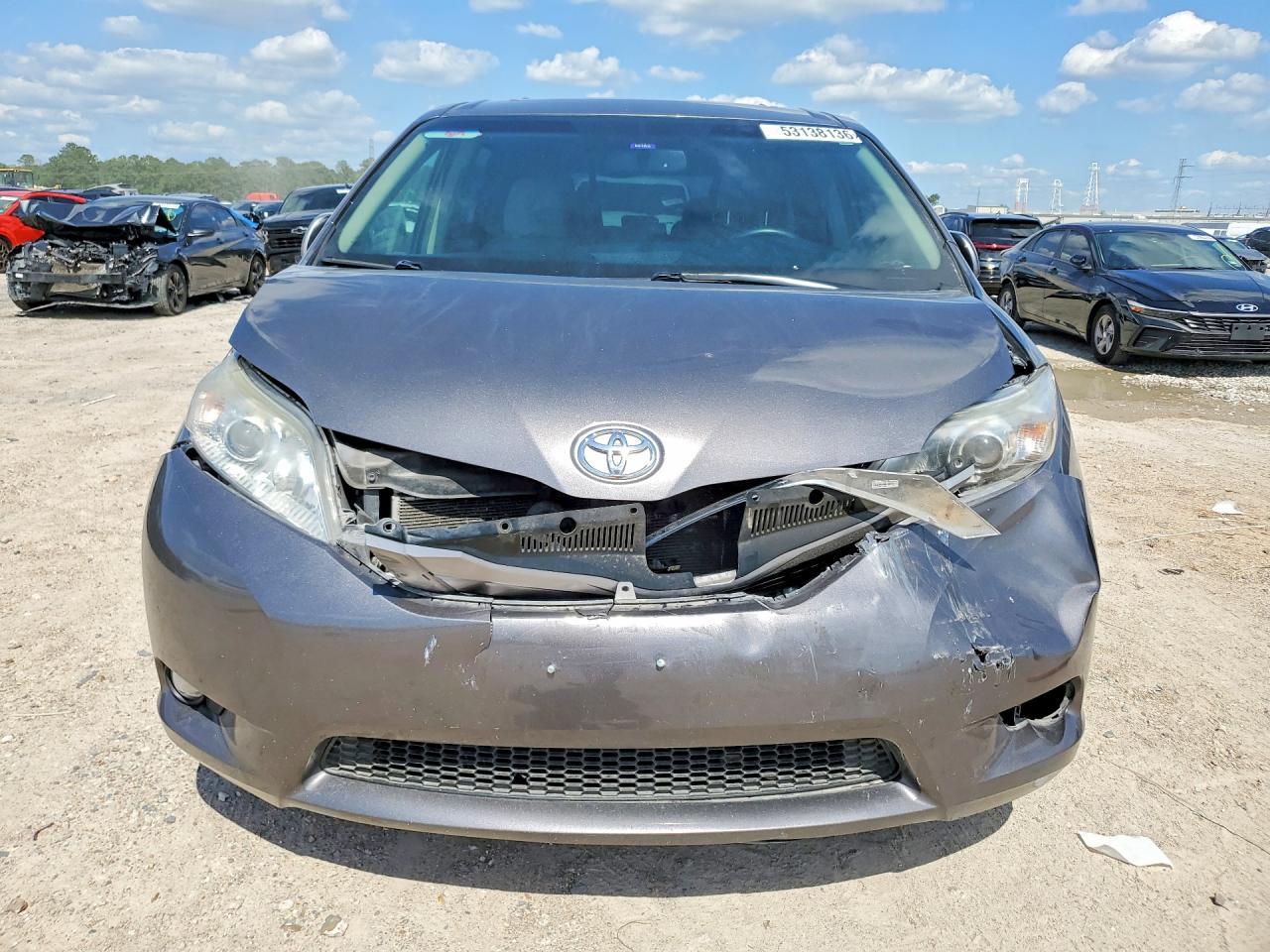 2017 Toyota Sienna Xle 8-Passenger - Фото 5