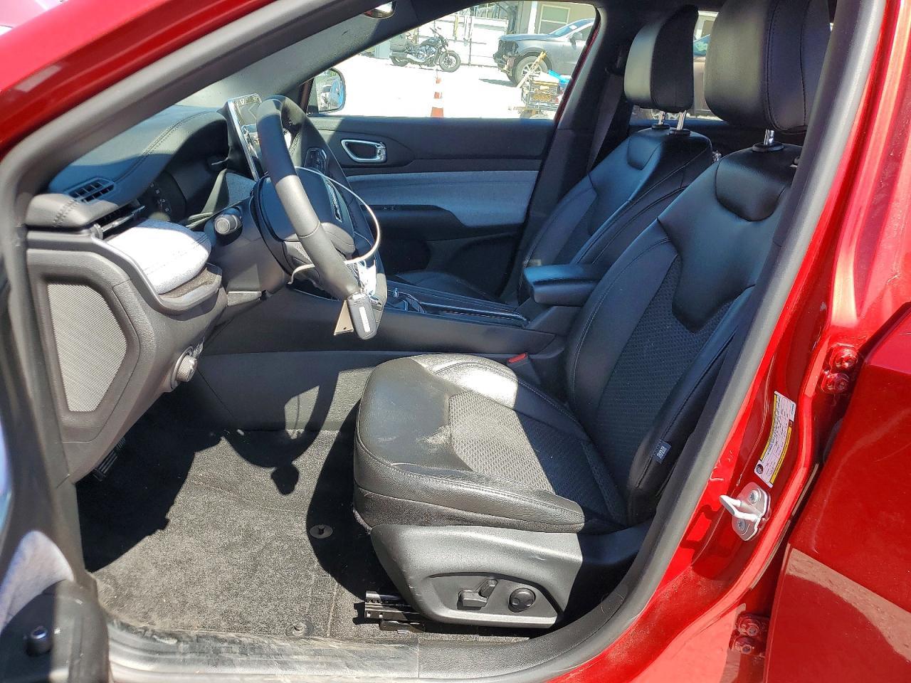 2025 Jeep Compass Latitude - Image 7