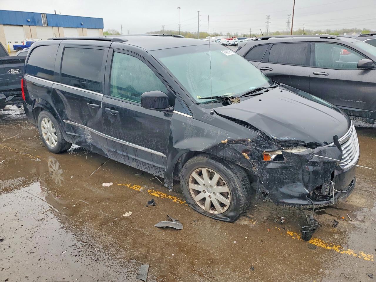 2014 Chrysler Town & Country Touring - Фото 4