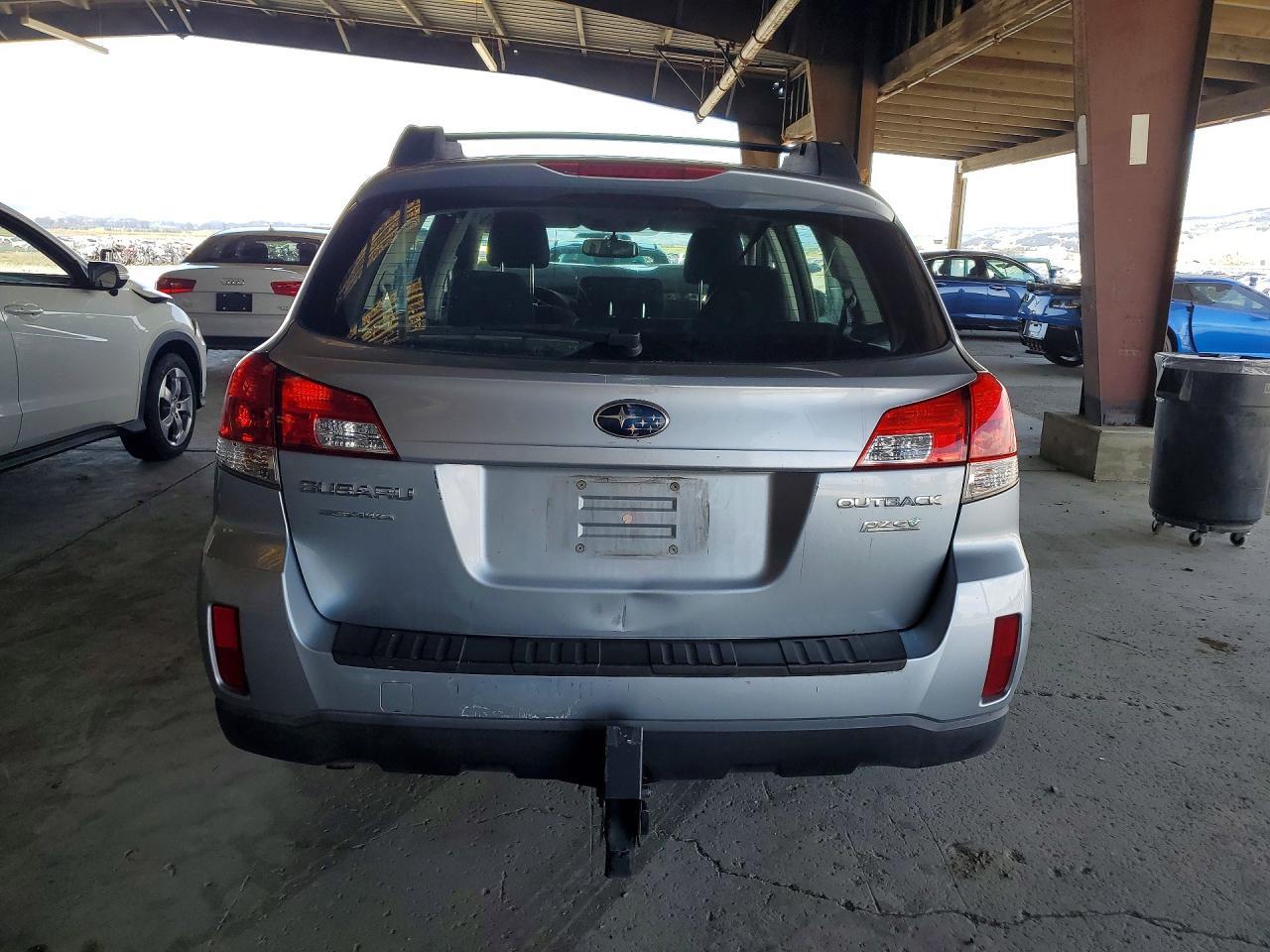 2014 Subaru Outback 2.5I - Image 6