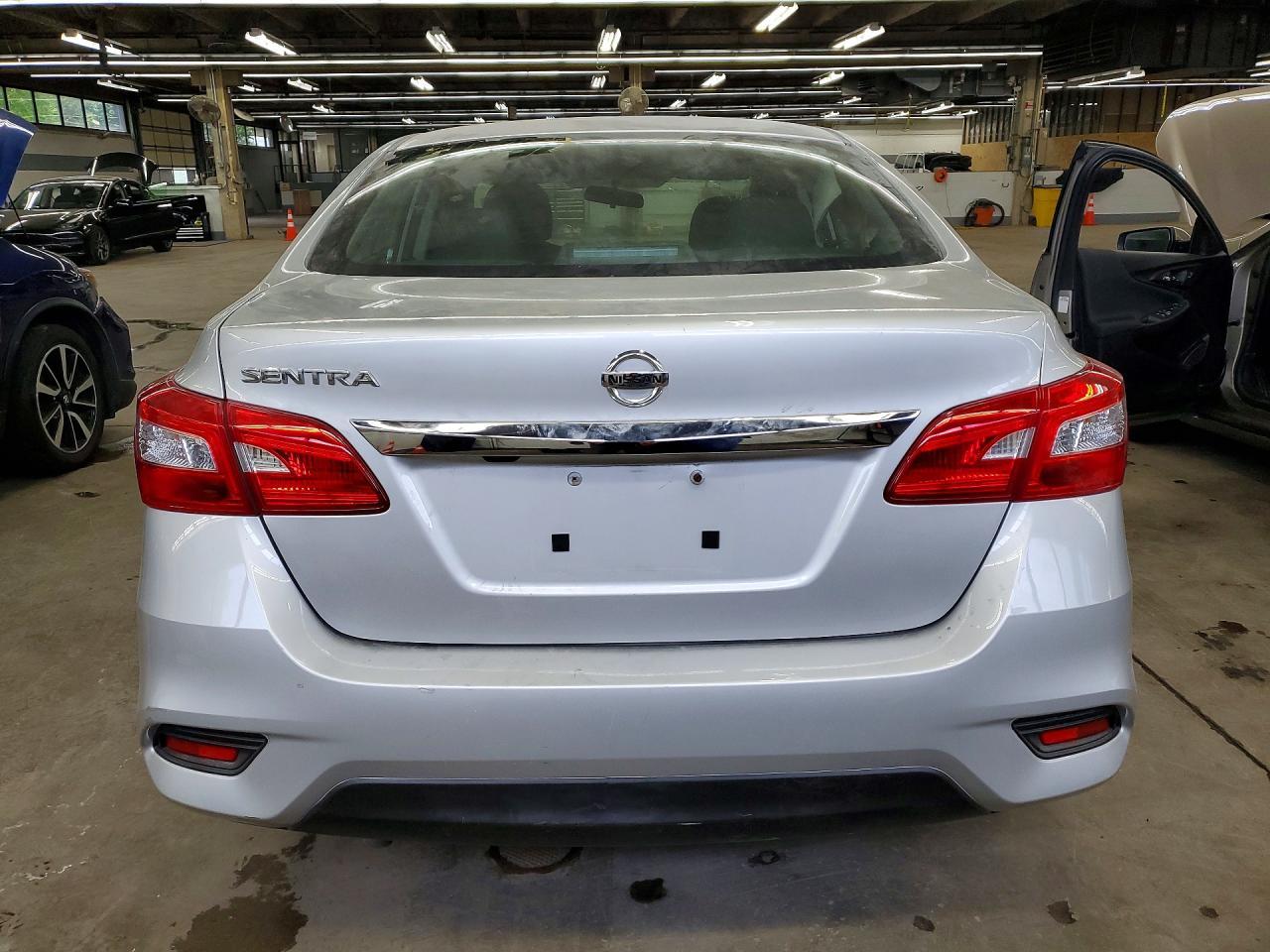 2019 Nissan Sentra S - Фото 6