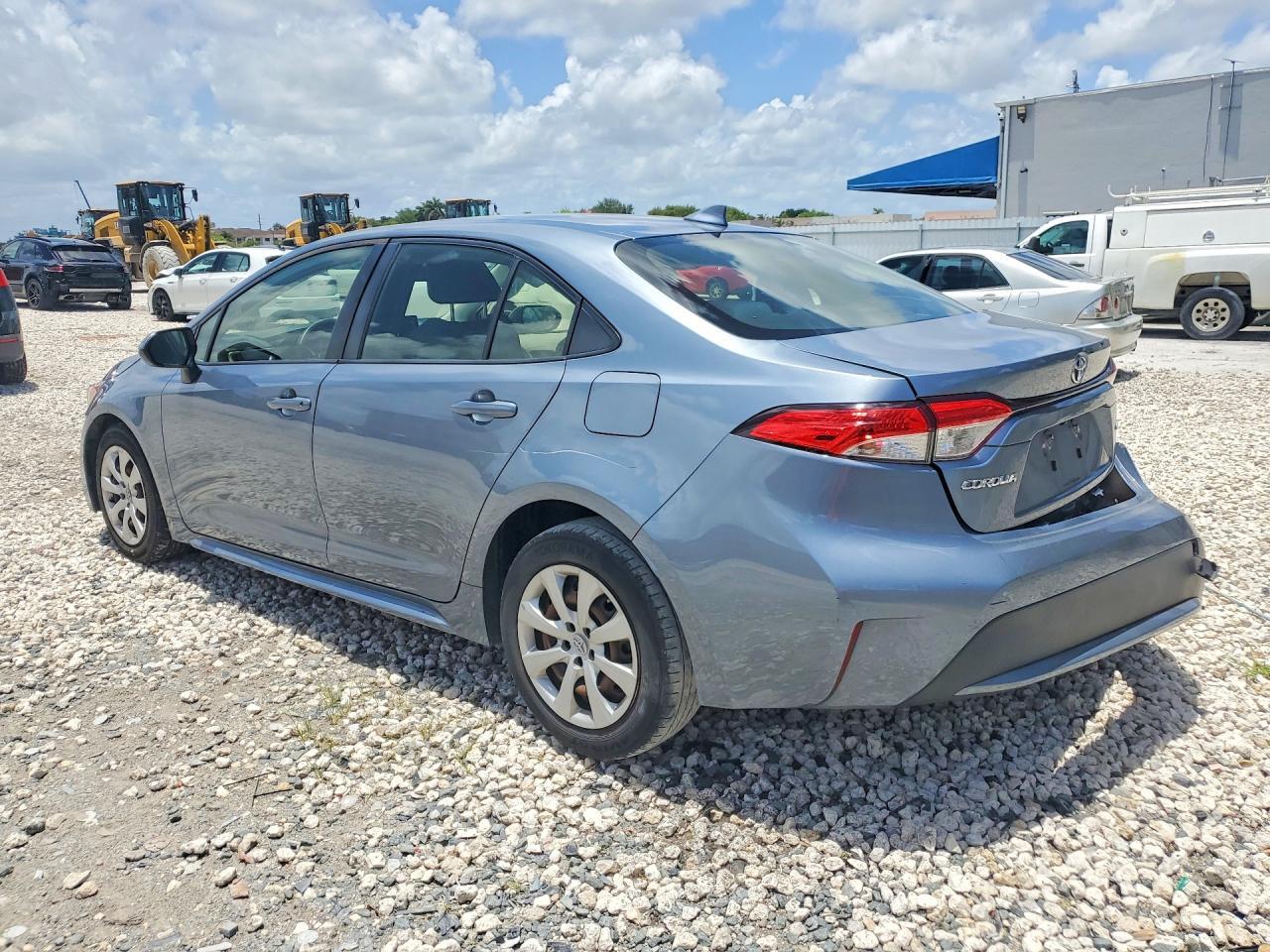 2021 Toyota Corolla Le - Image 2