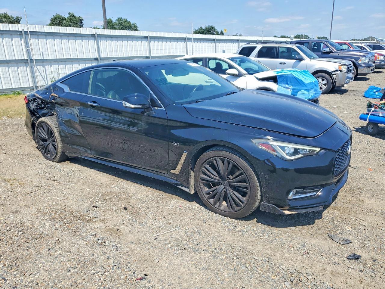 2017 Infiniti Q60 2.0T Premium - Image 4