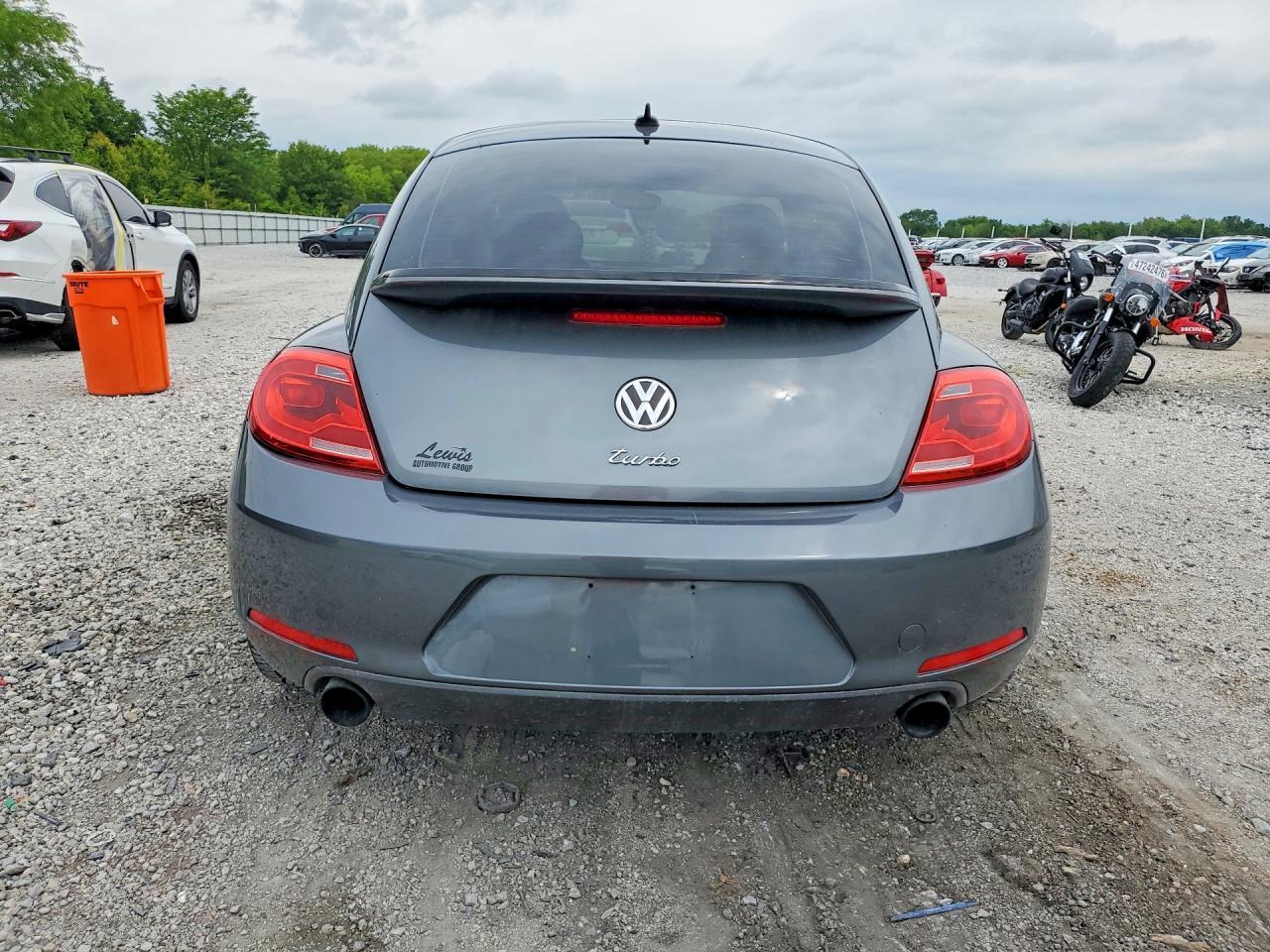 2012 Volkswagen Beetle Turbo - Image 6