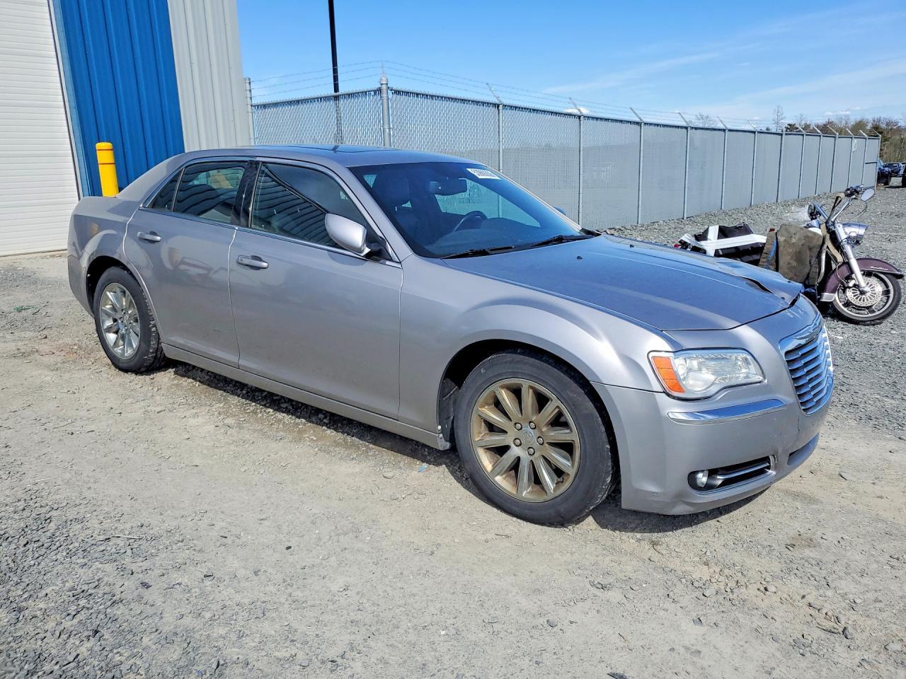2014 Chrysler 300 - Фото 4