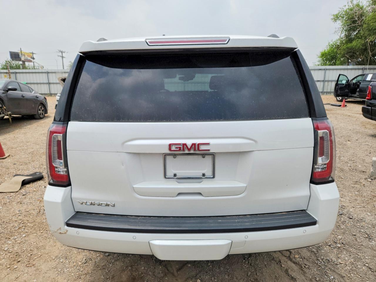 2017 GMC Yukon Slt - Image 6