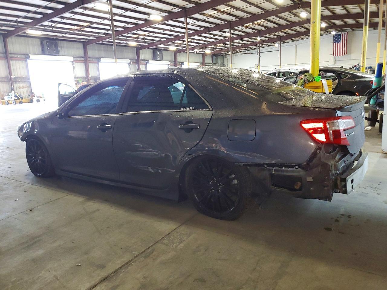 2014 Toyota Camry Se - Фото 2