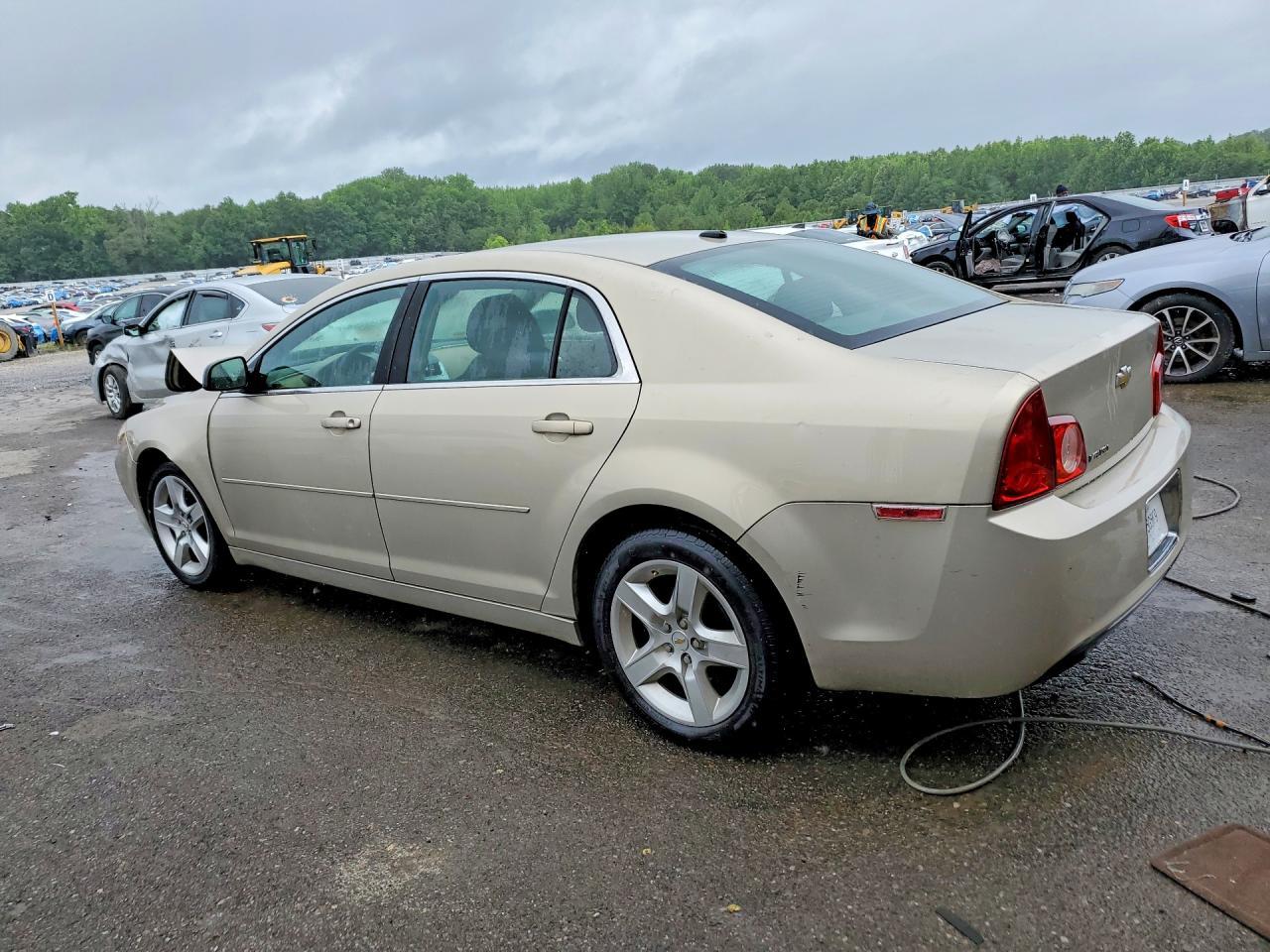 2010 Chevrolet Malibu Ls - Фото 2