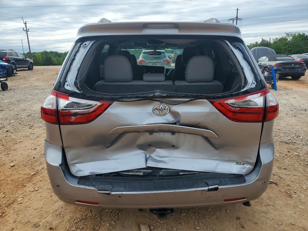 2015 Toyota Sienna Xle 8-Passenger - Image 6