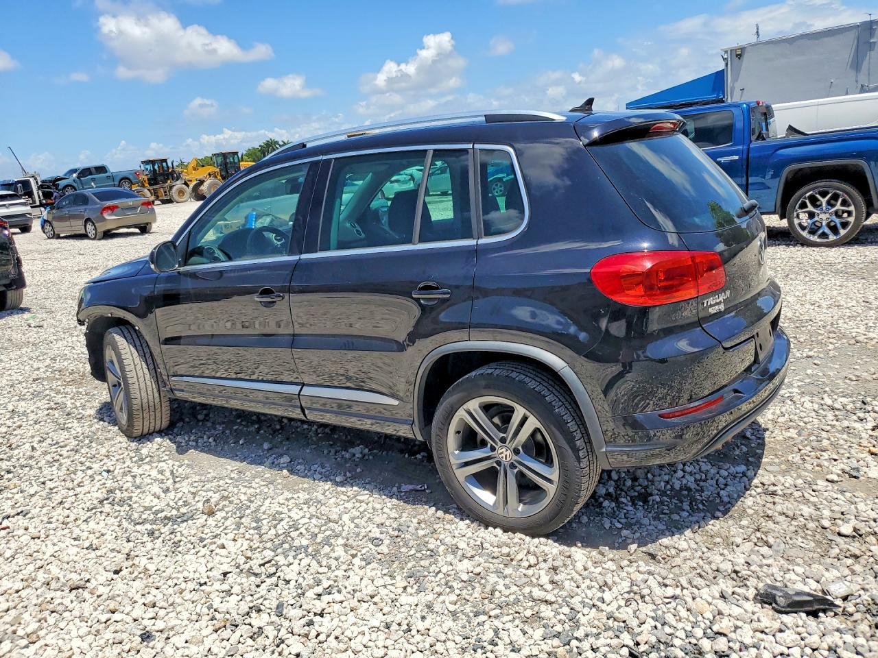 2017 Volkswagen Tiguan Sport - Image 2