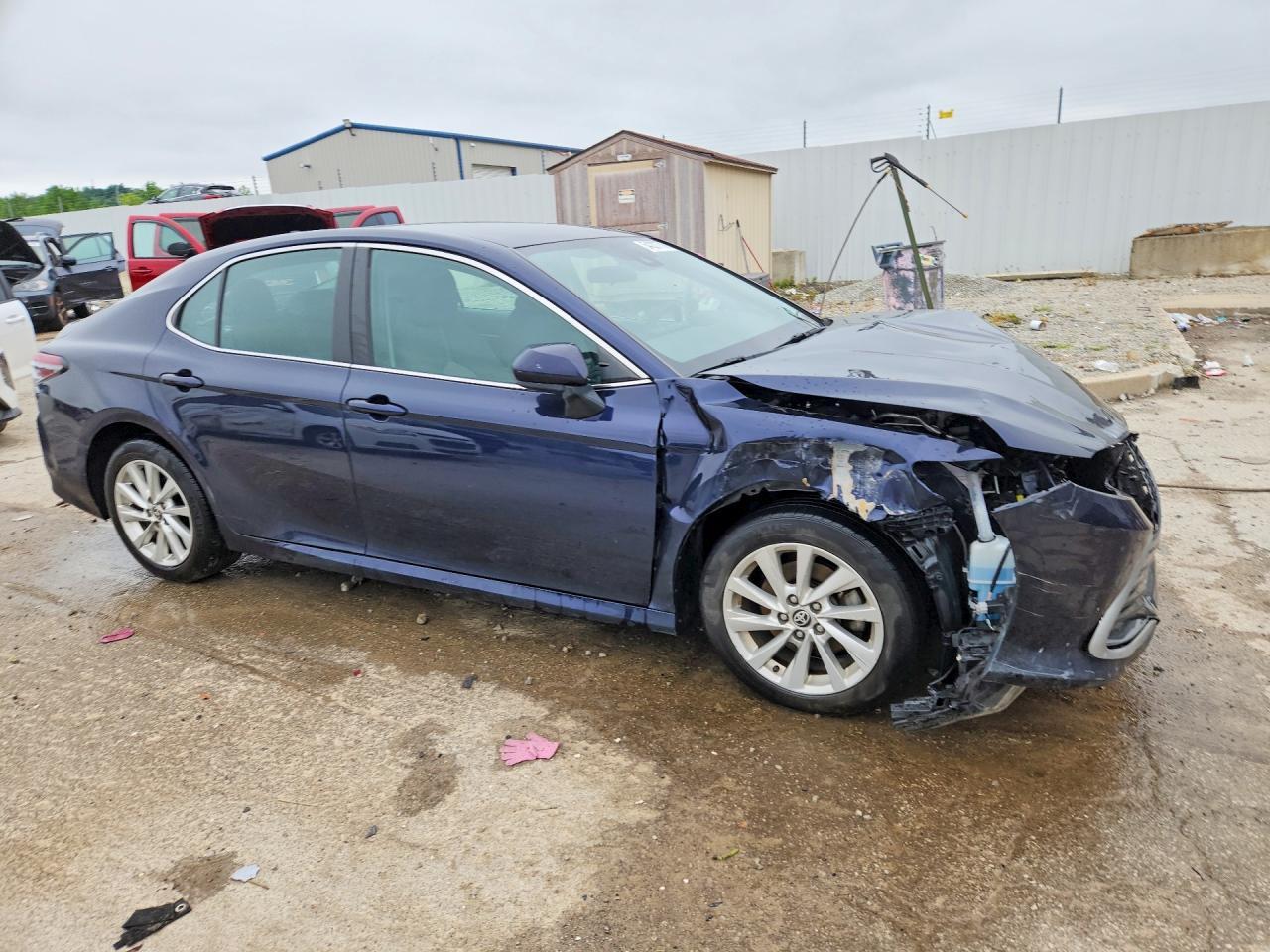 2021 Toyota Camry Le - Фото 4