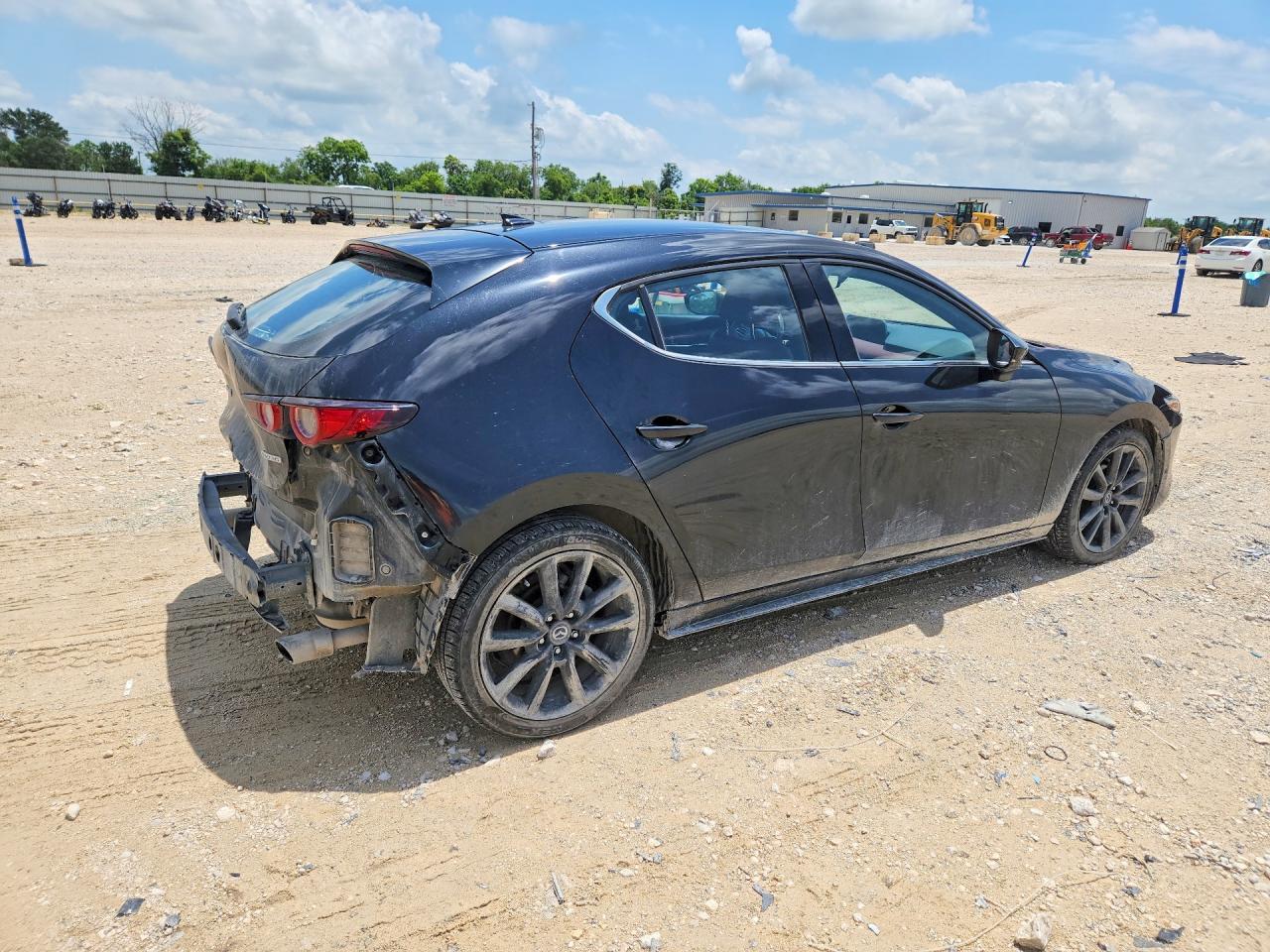 2021 Mazda 3 Premium - Image 3