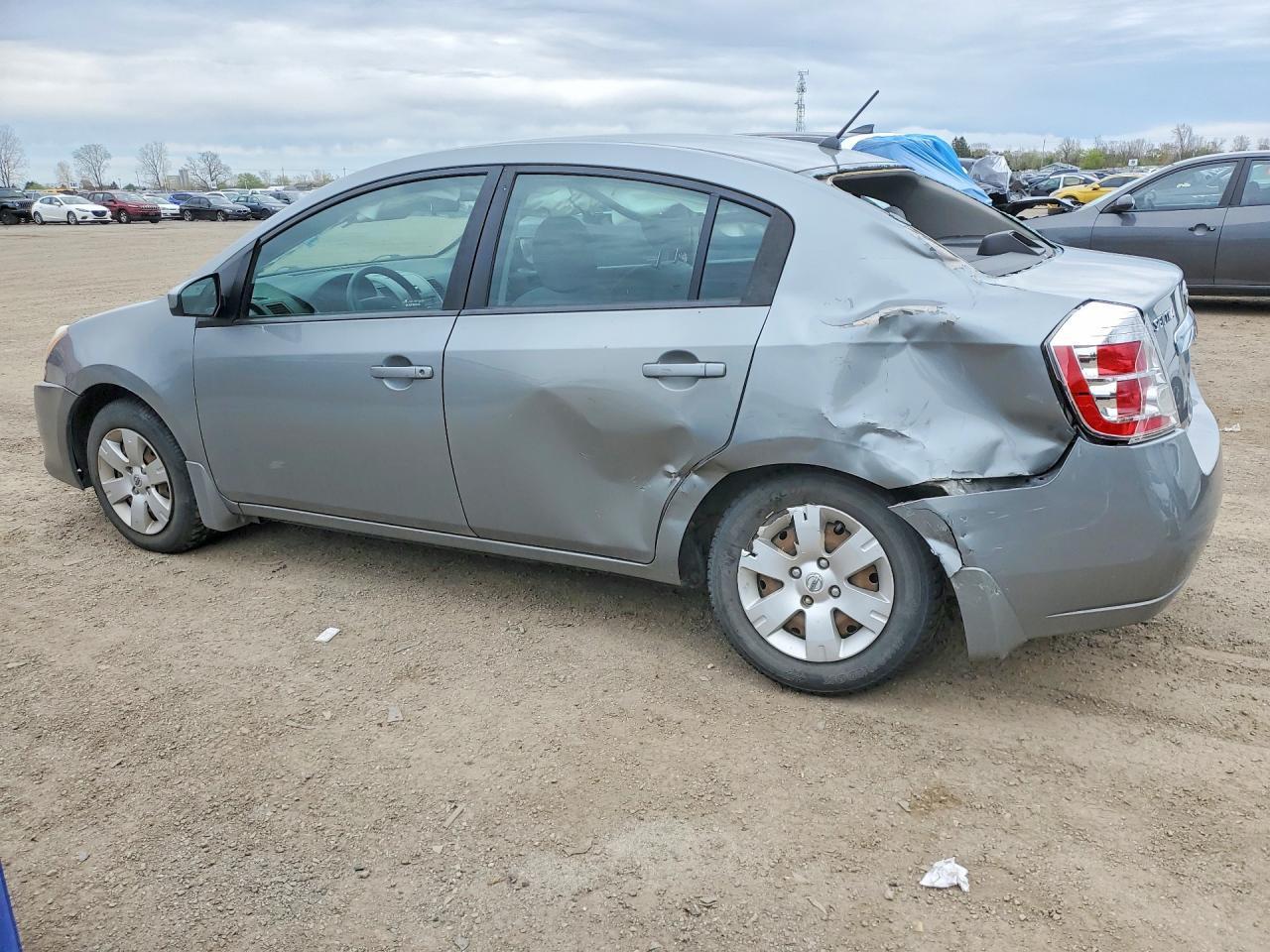 2010 Nissan Sentra 2.0 4Dr - Фото 2