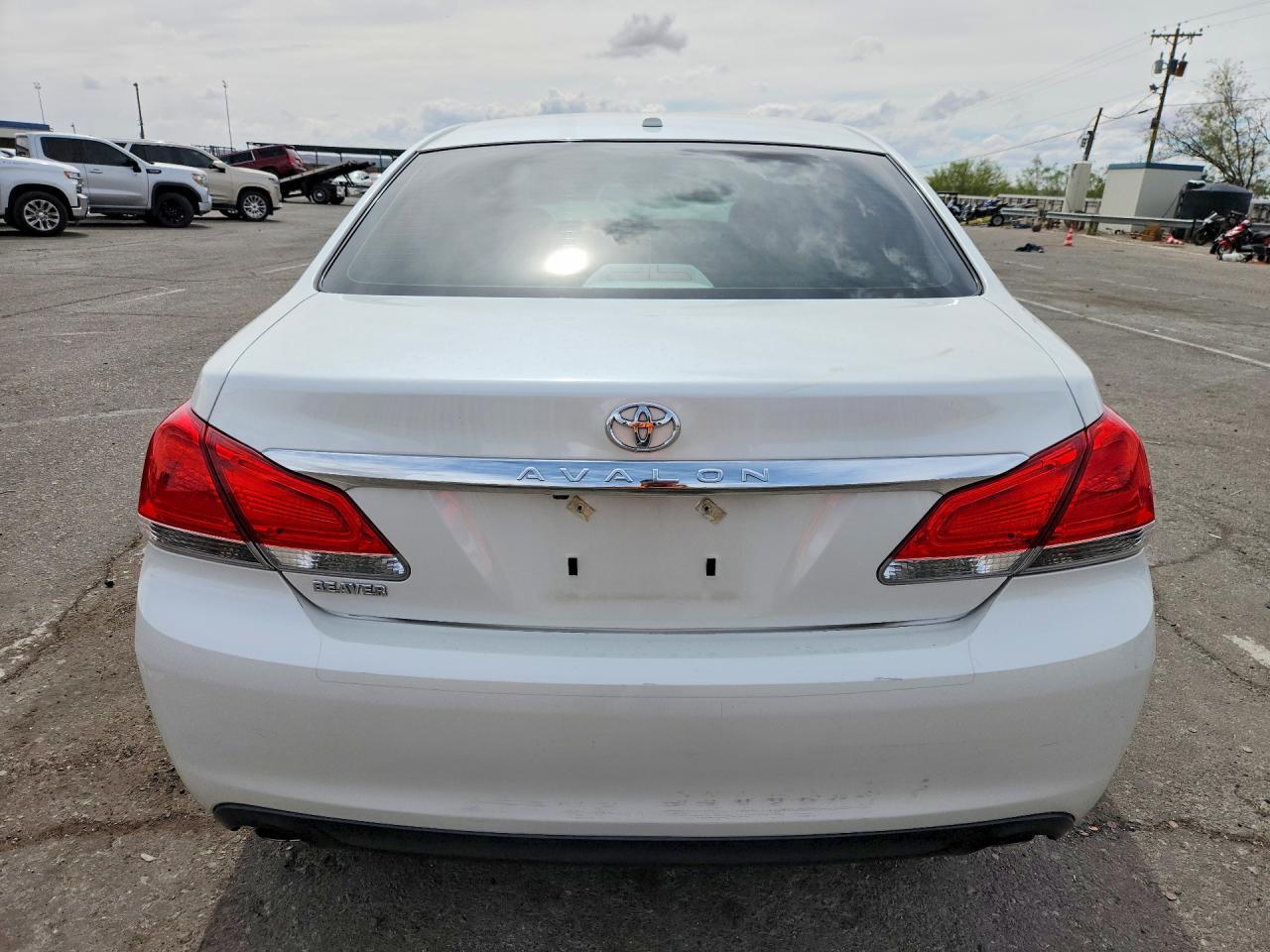 2012 Toyota Avalon Limited - Image 6