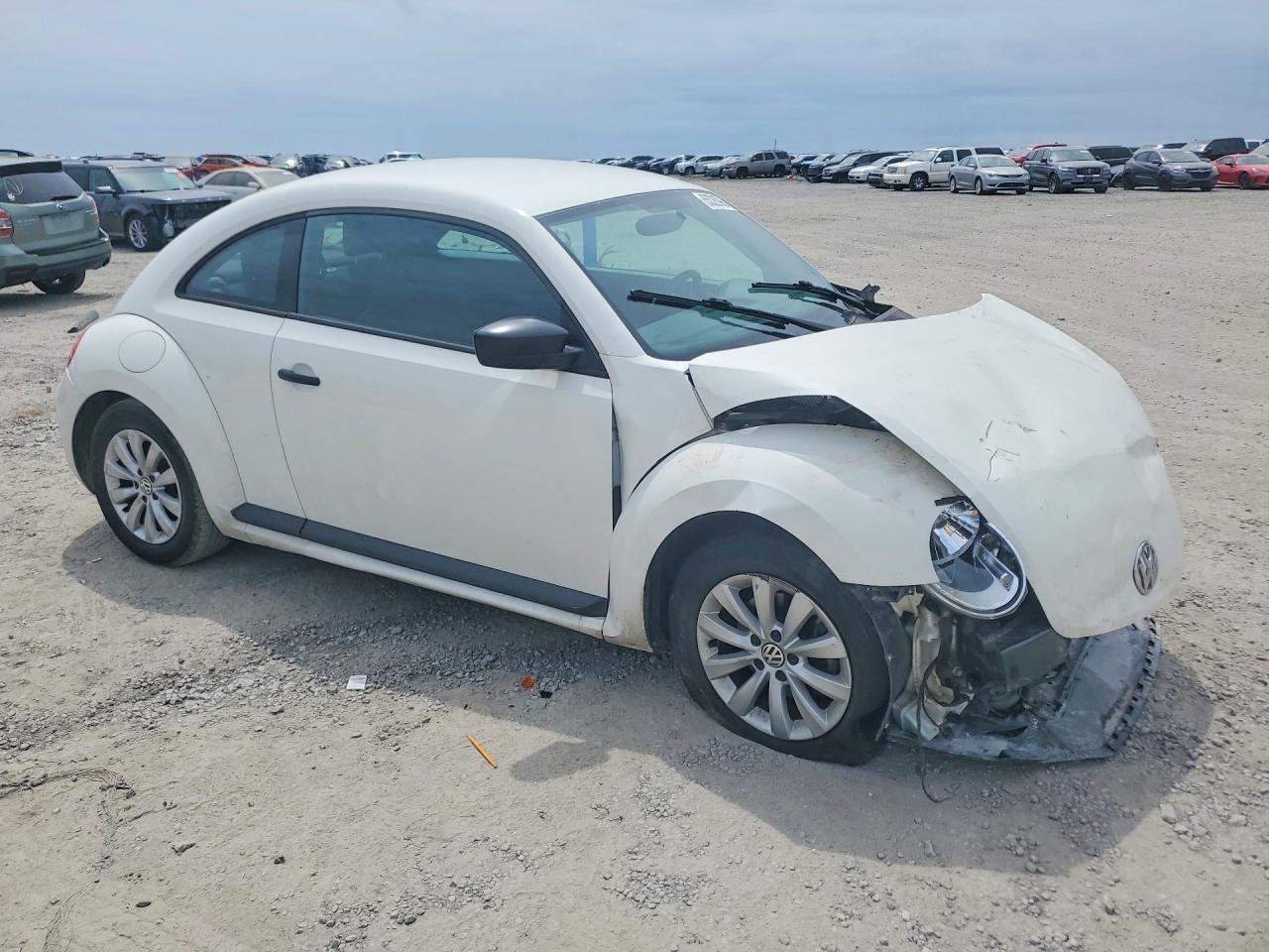 2013 Volkswagen Beetle - Фото 4