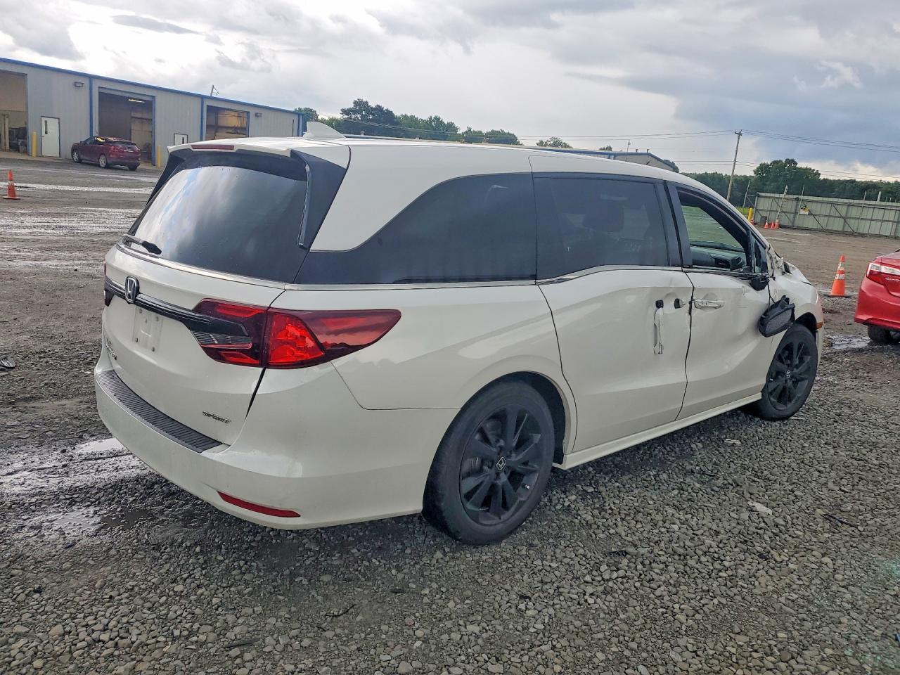 2024 Honda Odyssey Sport - Фото 3