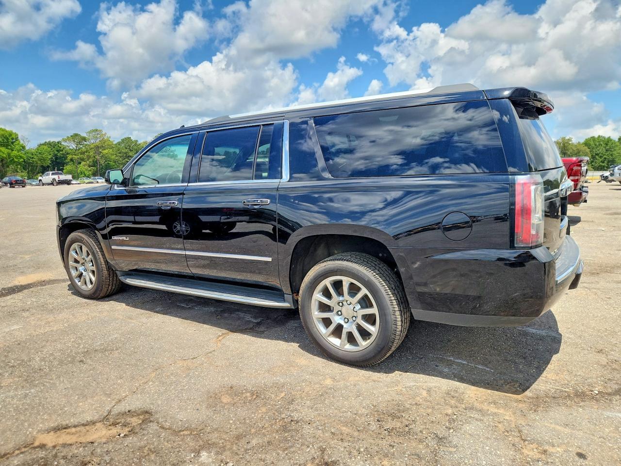 2018 GMC Yukon Xl Denali - Image 2