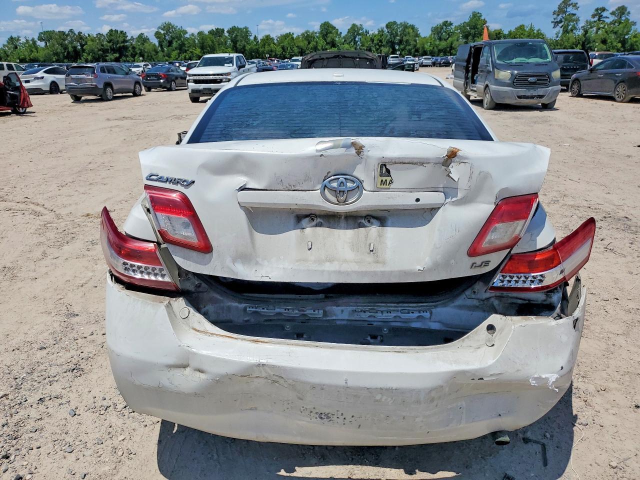 2011 Toyota Camry Le - Фото 6