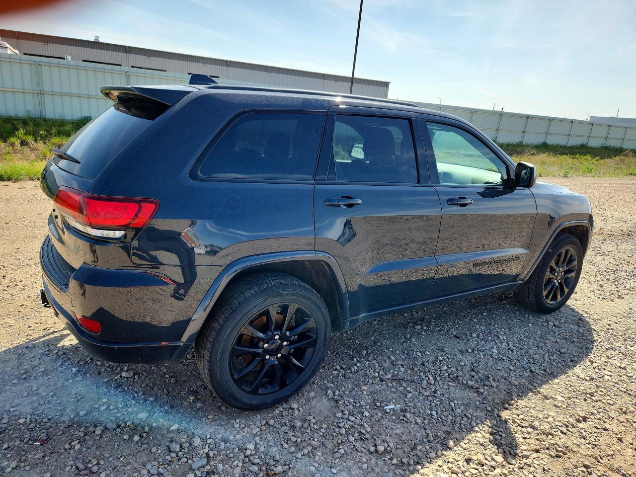 2018 Jeep Grand Cherokee Laredo - Image 3