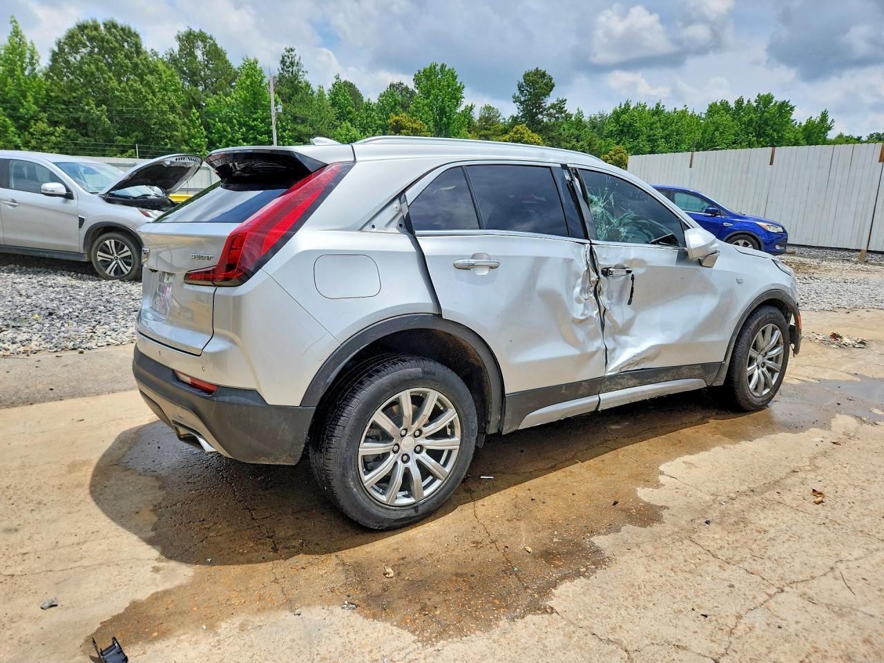 2020 Cadillac Xt4 Premium Luxury - Image 3