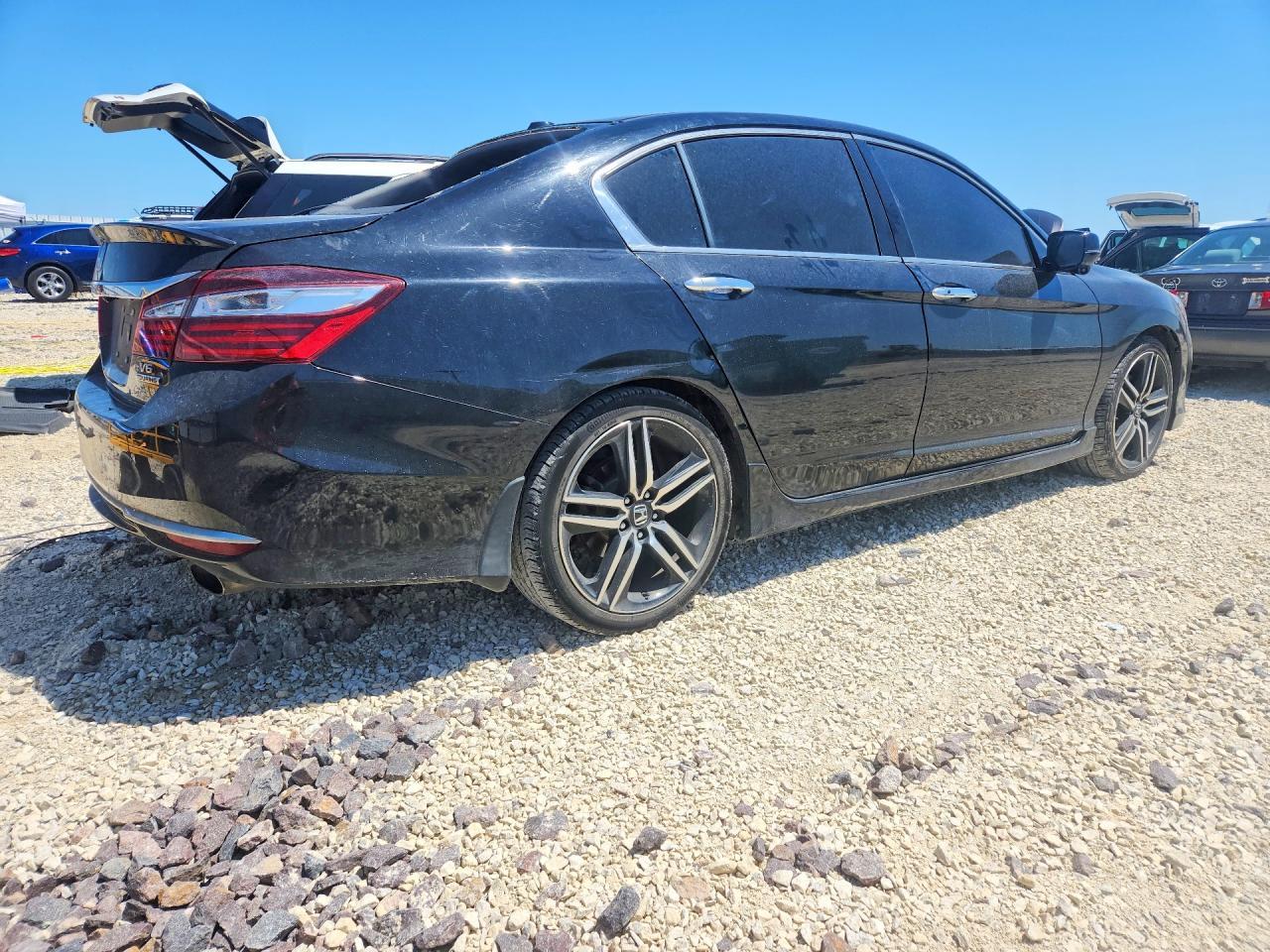 2017 Honda Accord Touring - Image 3