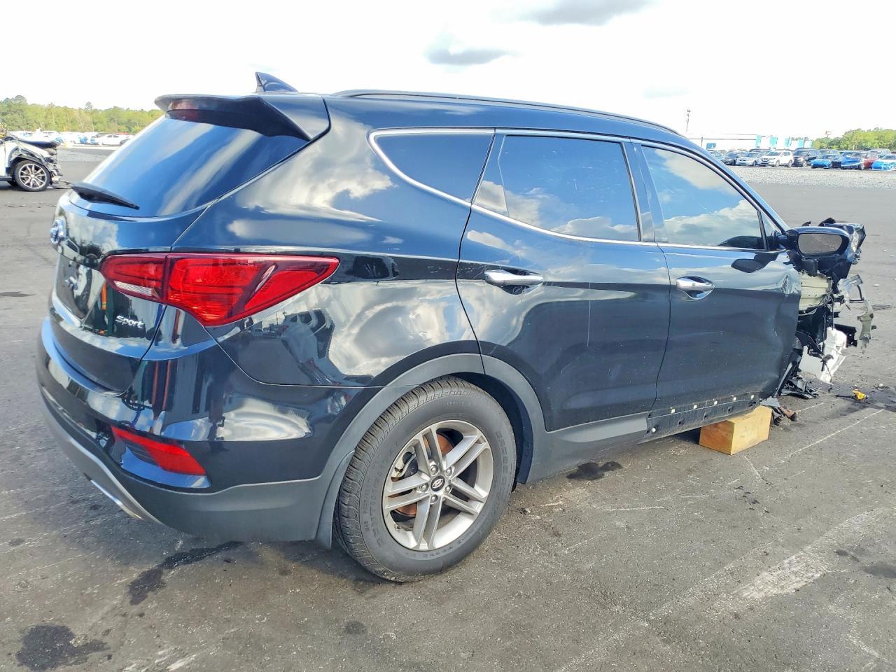 2018 Hyundai Santa Fe - Image 3