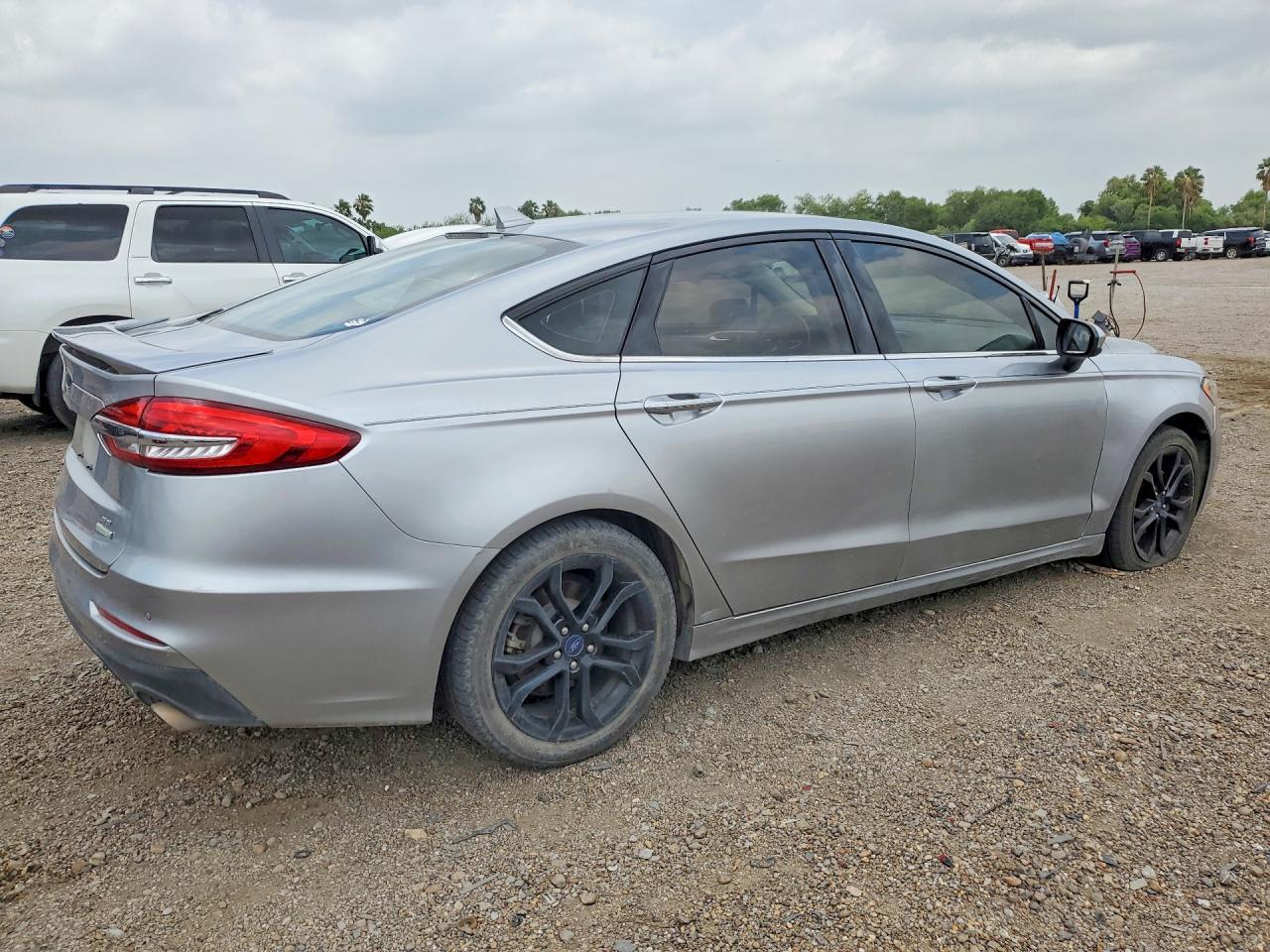 2020 Ford Fusion Se - Фото 3