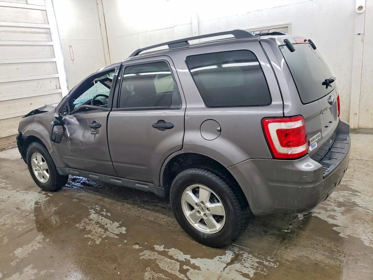 2010 Ford Escape Xlt - Image 2