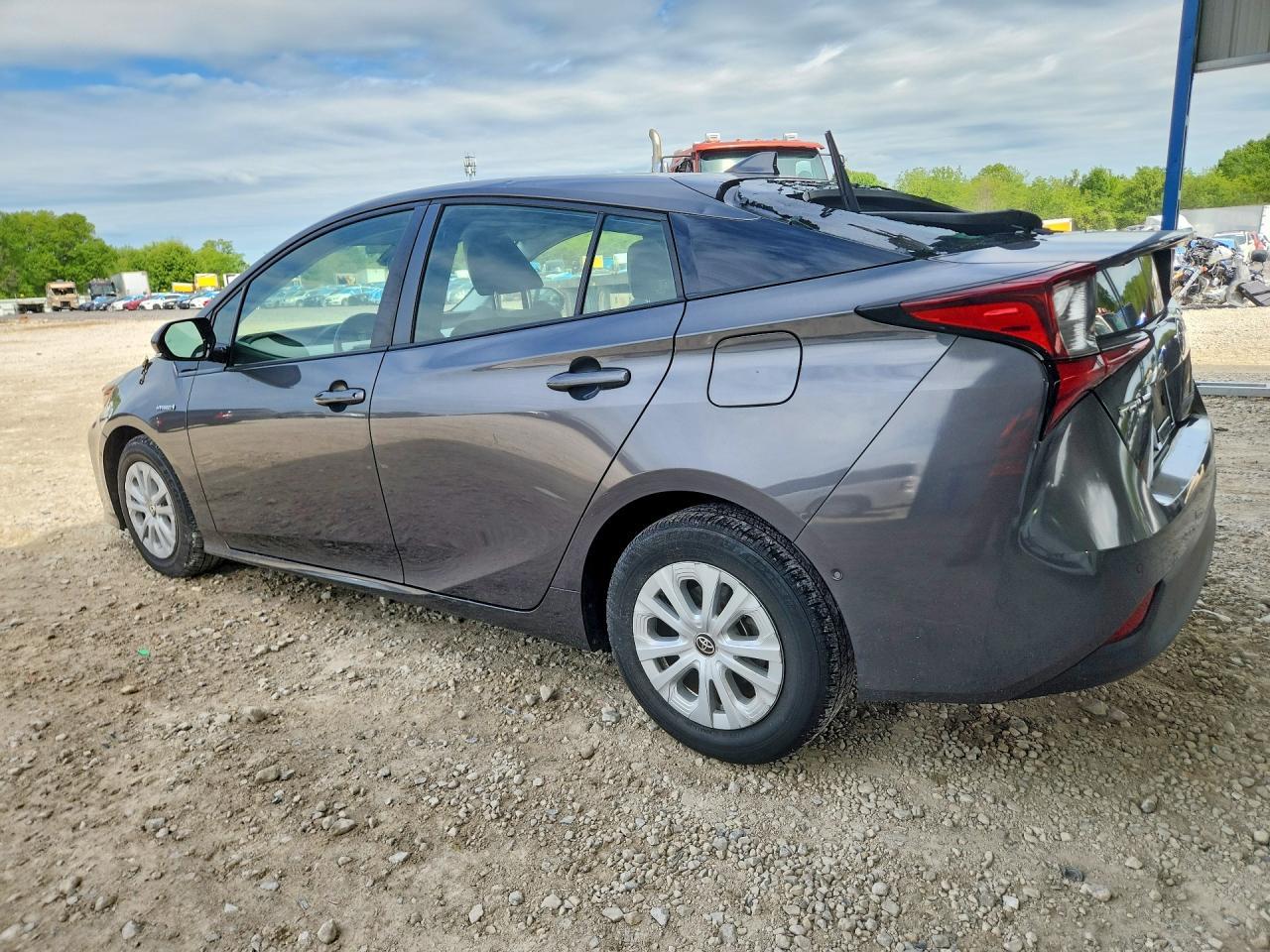 2019 Toyota Prius Le - Image 2