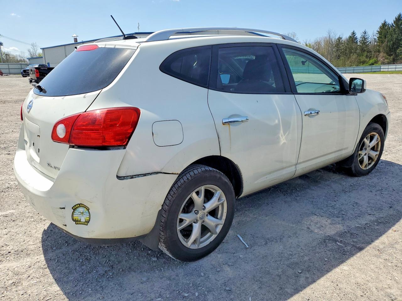2010 Nissan Rogue S - Image 3