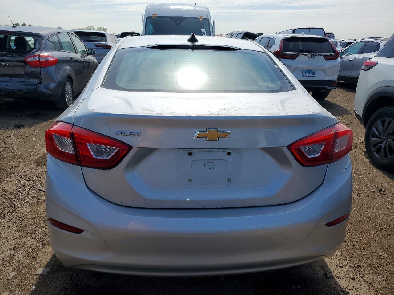 2019 Chevrolet Cruz - Image 6