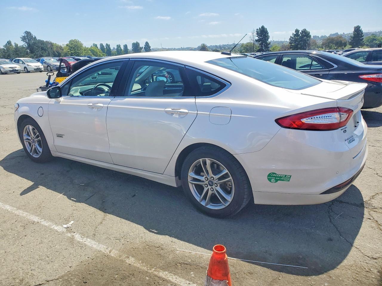 2016 Ford Fusion Titanium Phev - Image 2