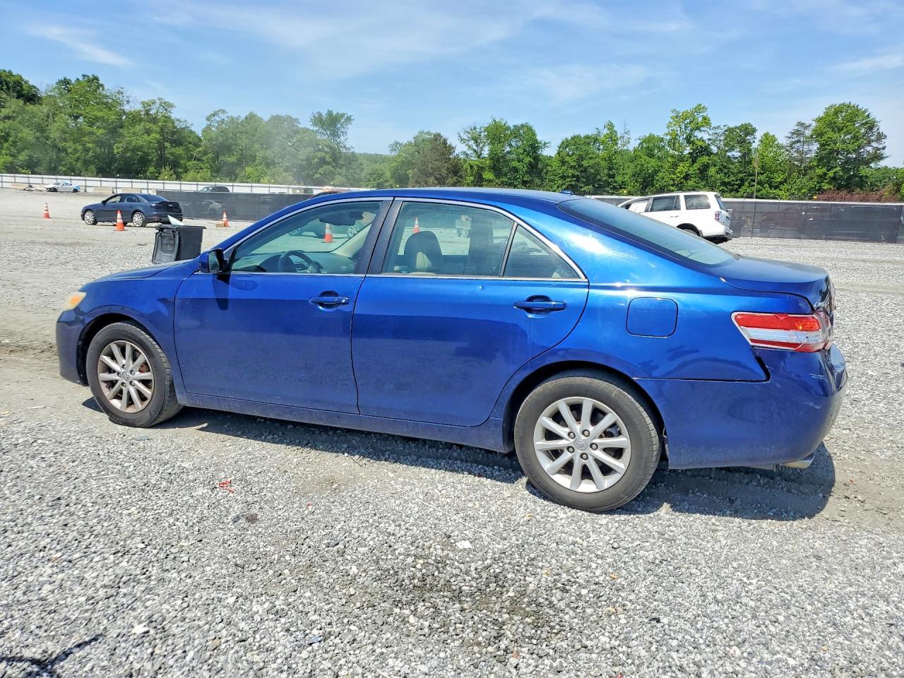 2010 Toyota Camry Xle V6 - Image 2