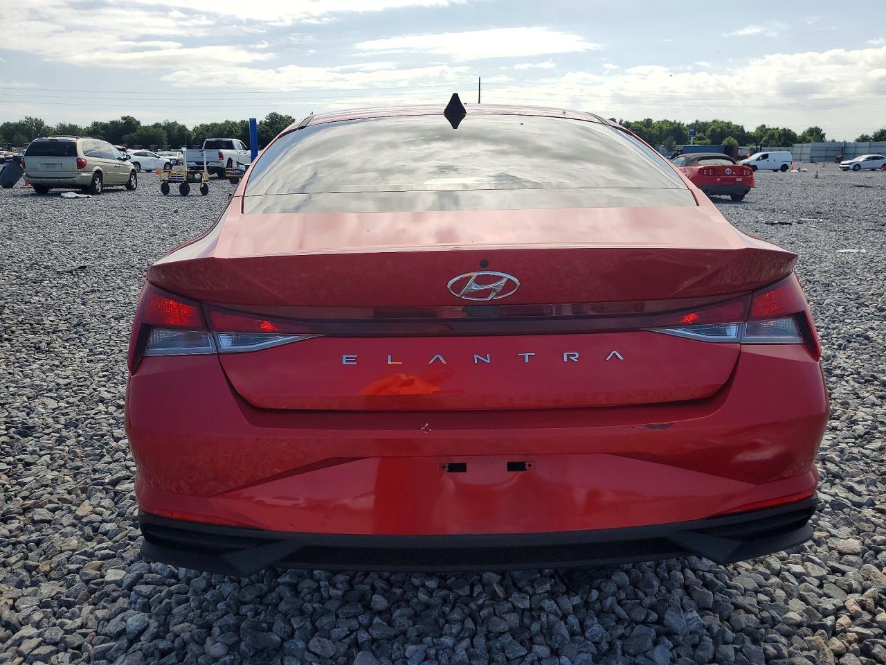 2021 Hyundai Elantra Se - Фото 6