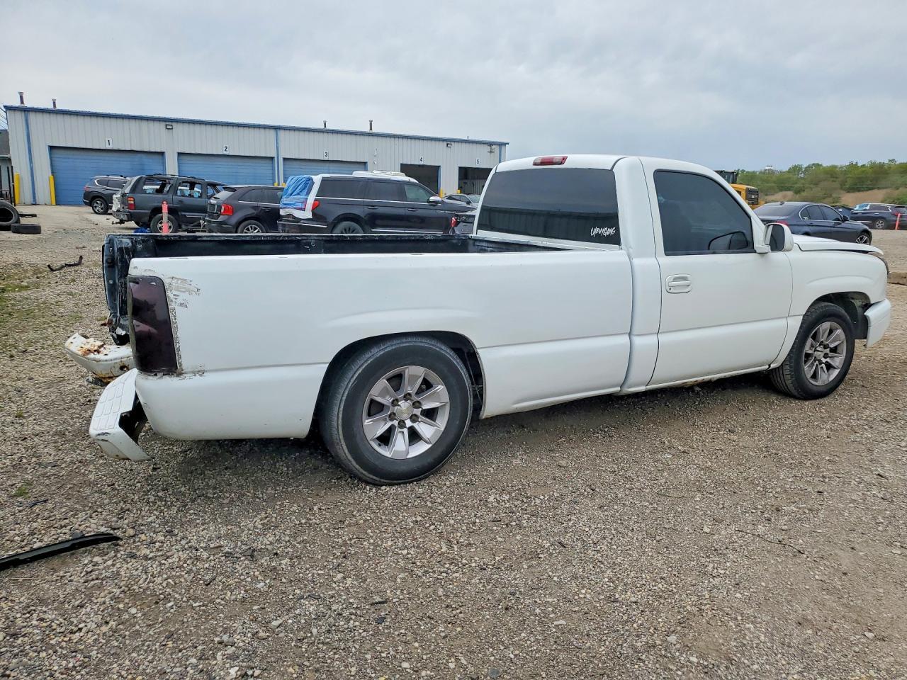 2006 Chevrolet Silverado C1500 - Image 3