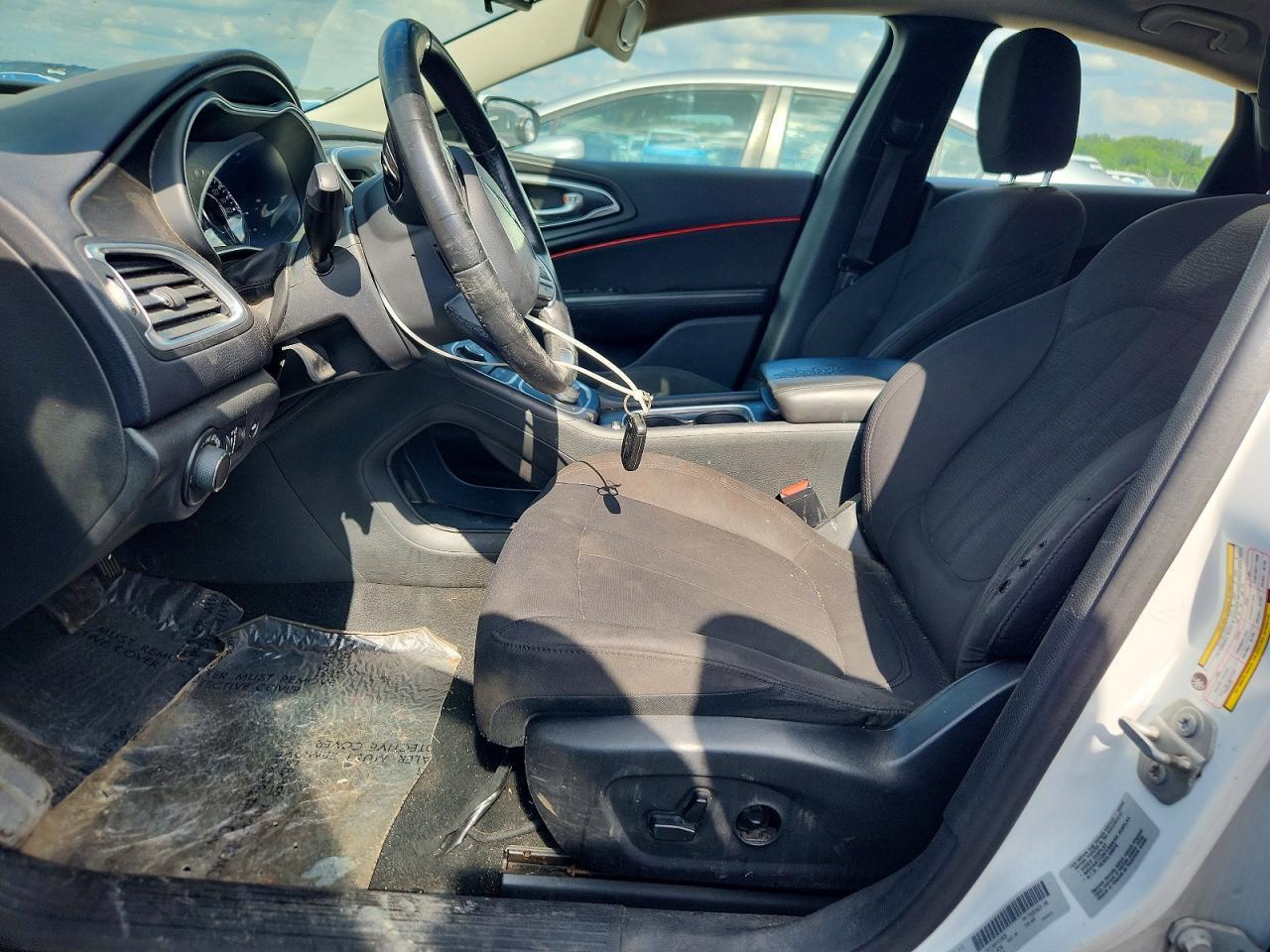 2015 Chrysler 200 Limited - Фото 7