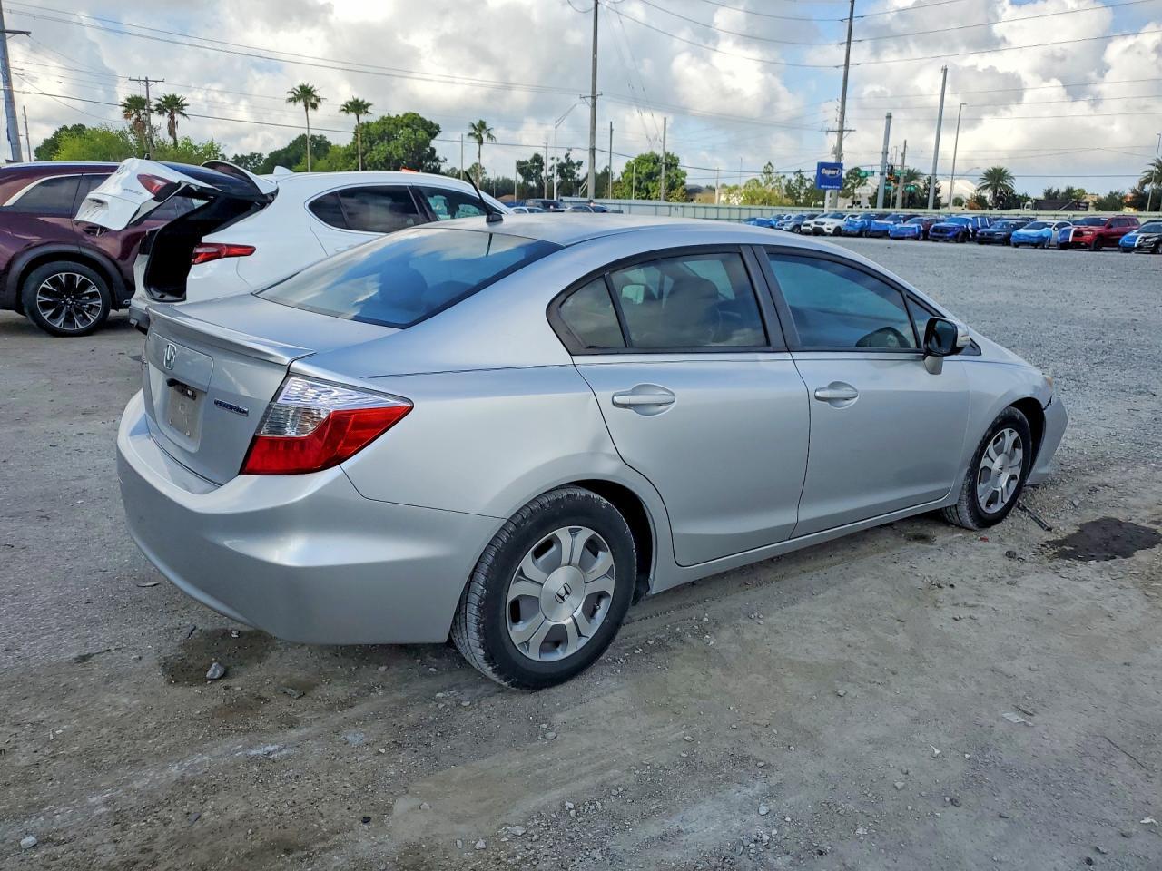 2012 Honda Civic Hybrid L - Image 3