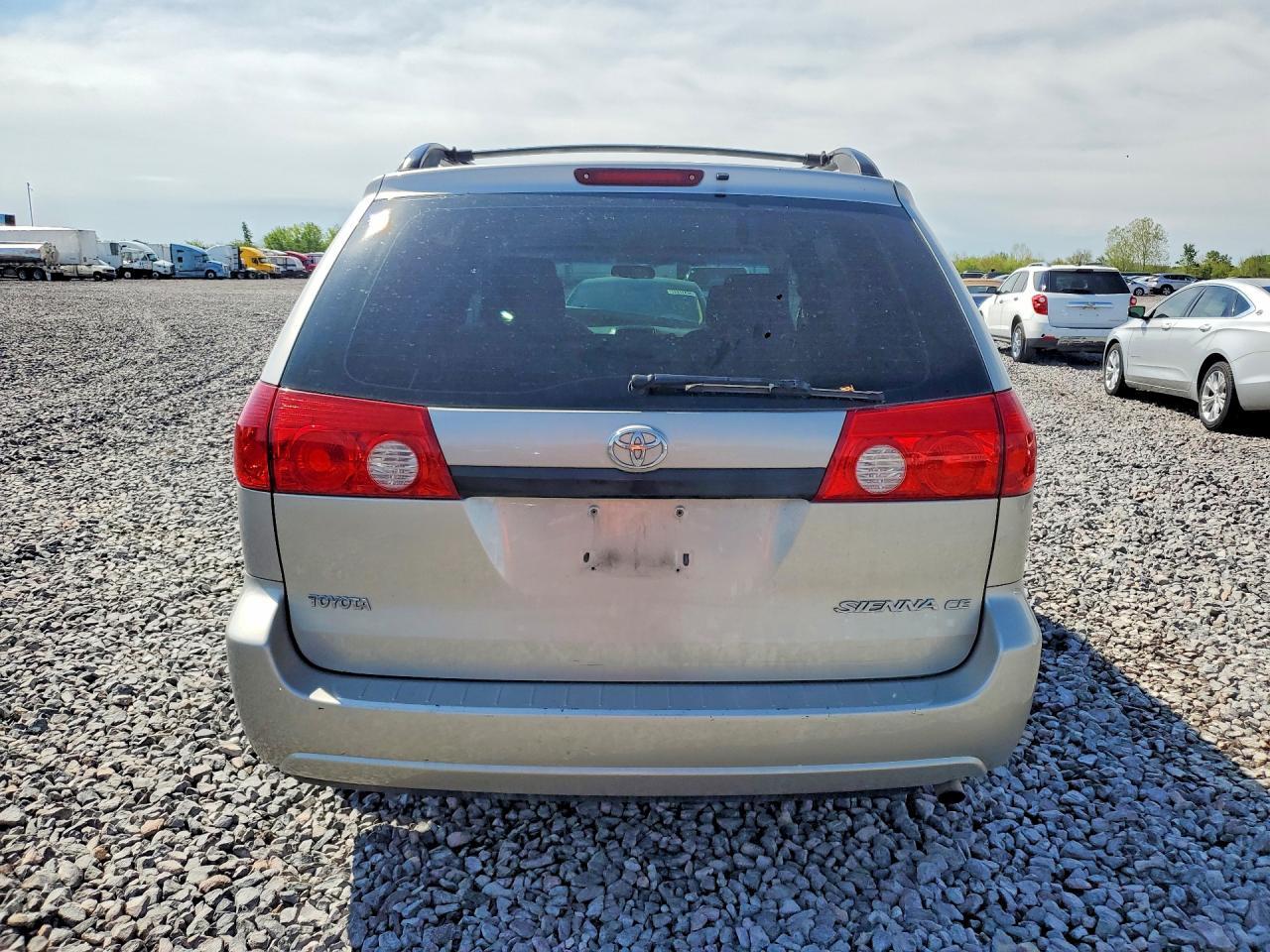 2006 Toyota Sienna Ce 7 Passenger - Image 6
