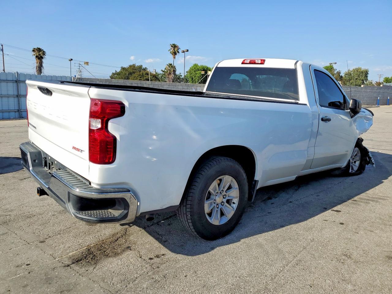 2022 Chevrolet Silverado C1500 - Фото 3