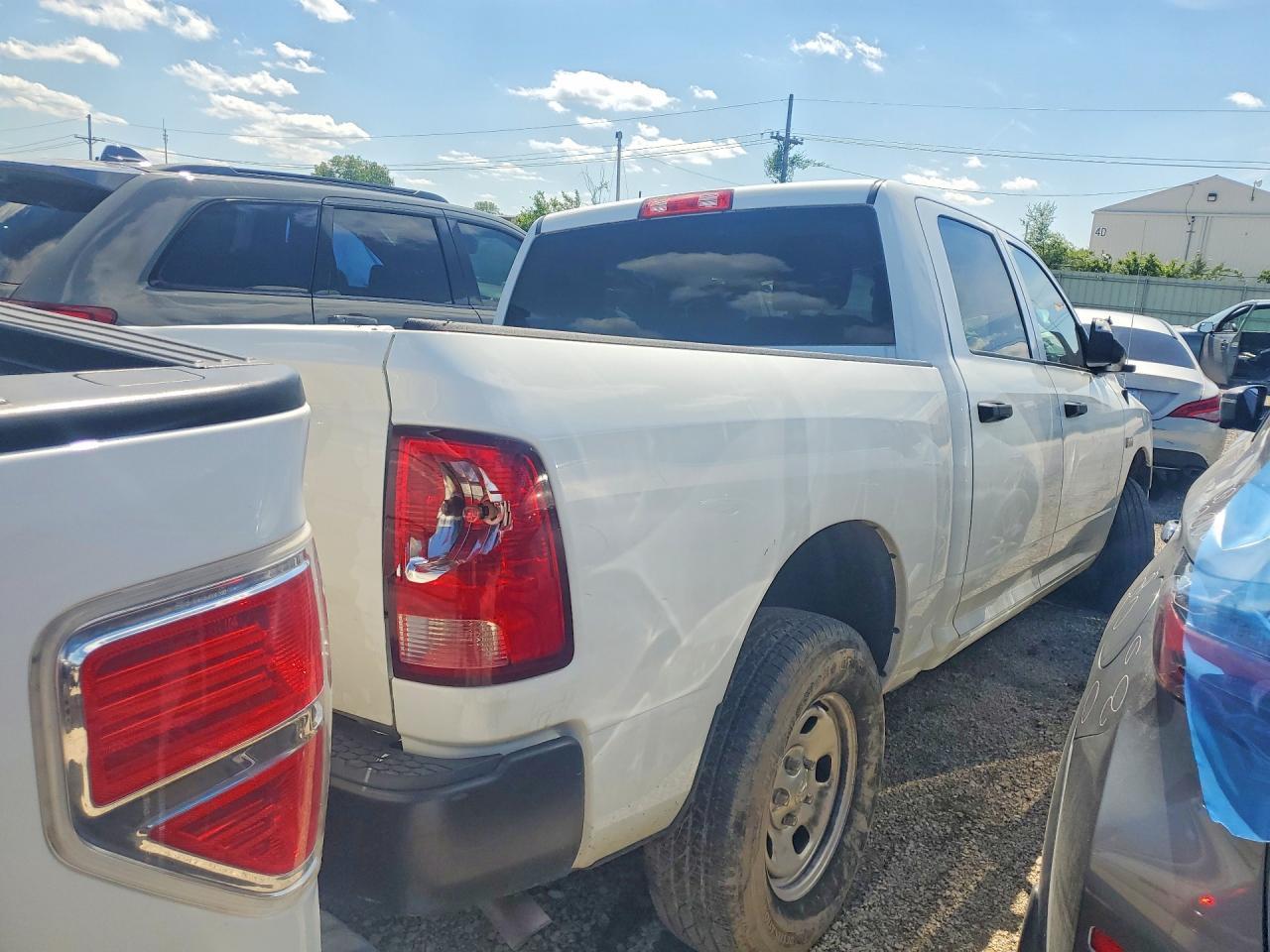 2022 Ram 1500 Classic - Фото 3