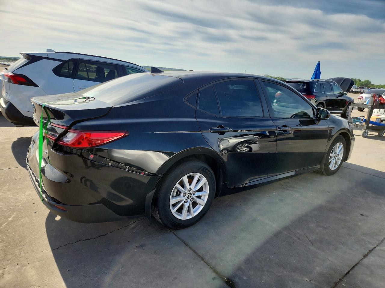 2025 Toyota Camry Le - Фото 3
